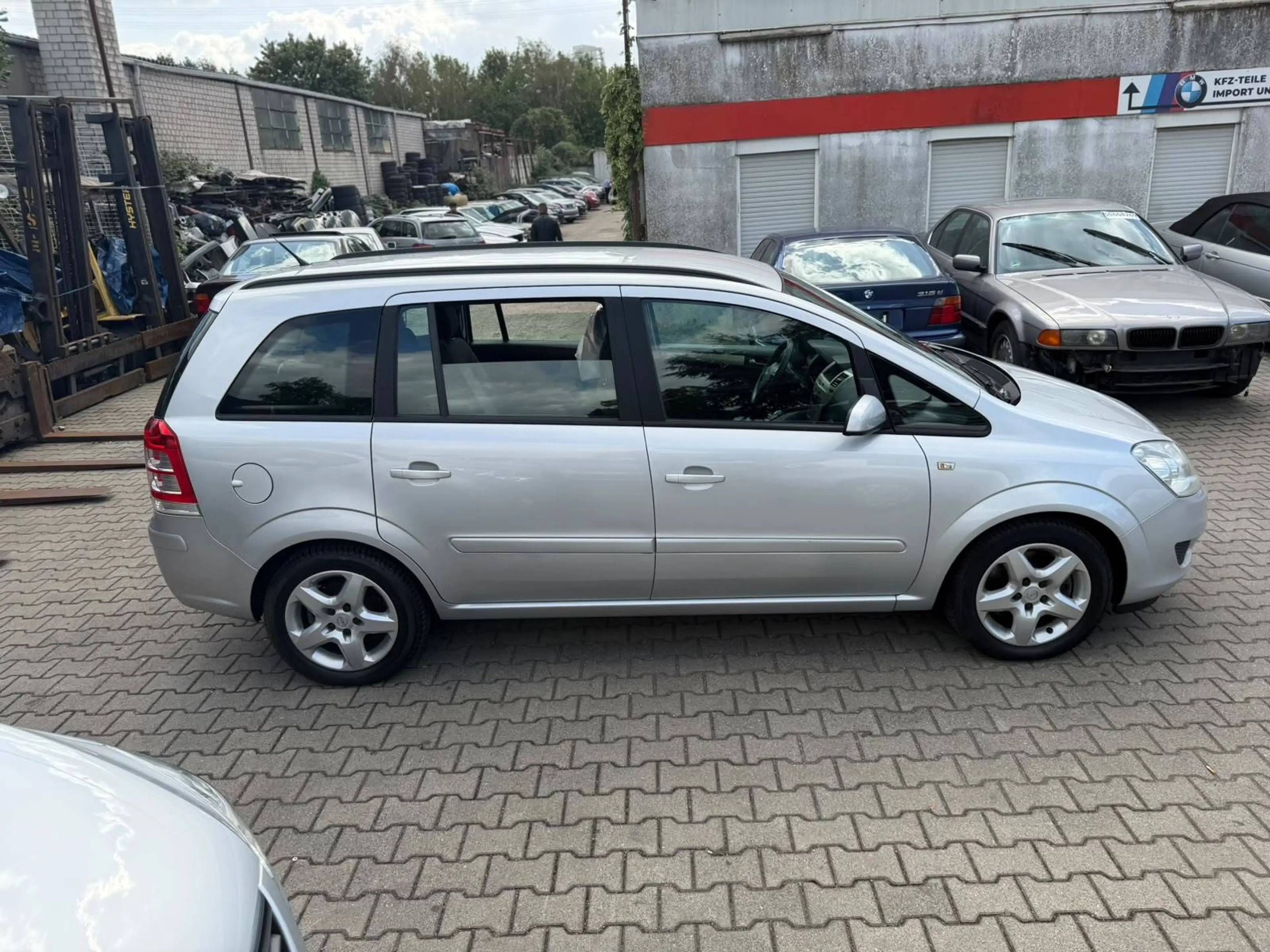 Opel Zafira Zafira Diesel 1.9 CDTI — photo 6