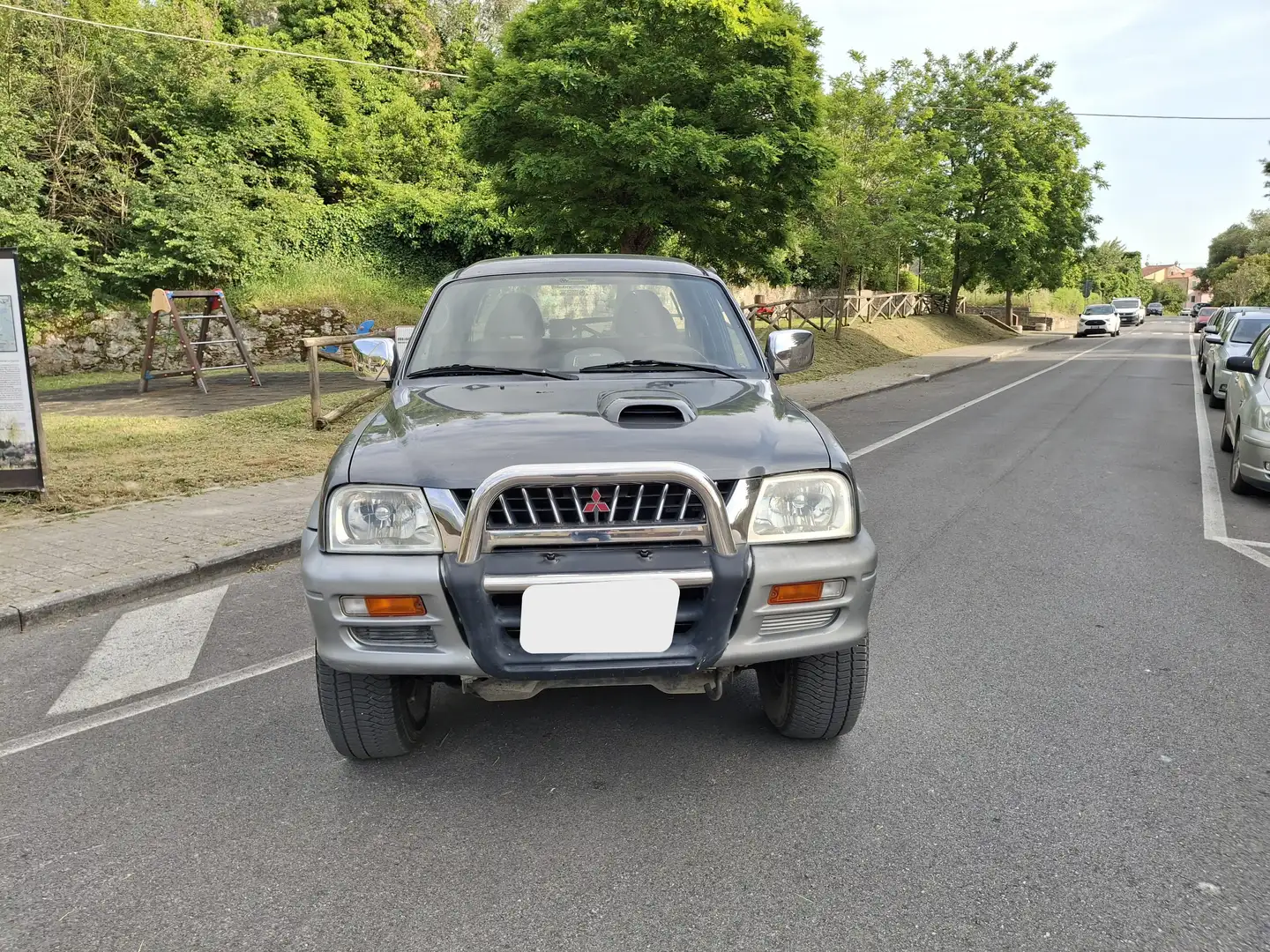 Mitsubishi L200 L200 d.cab 2.5 tdi GLS 4wd Gris - 2