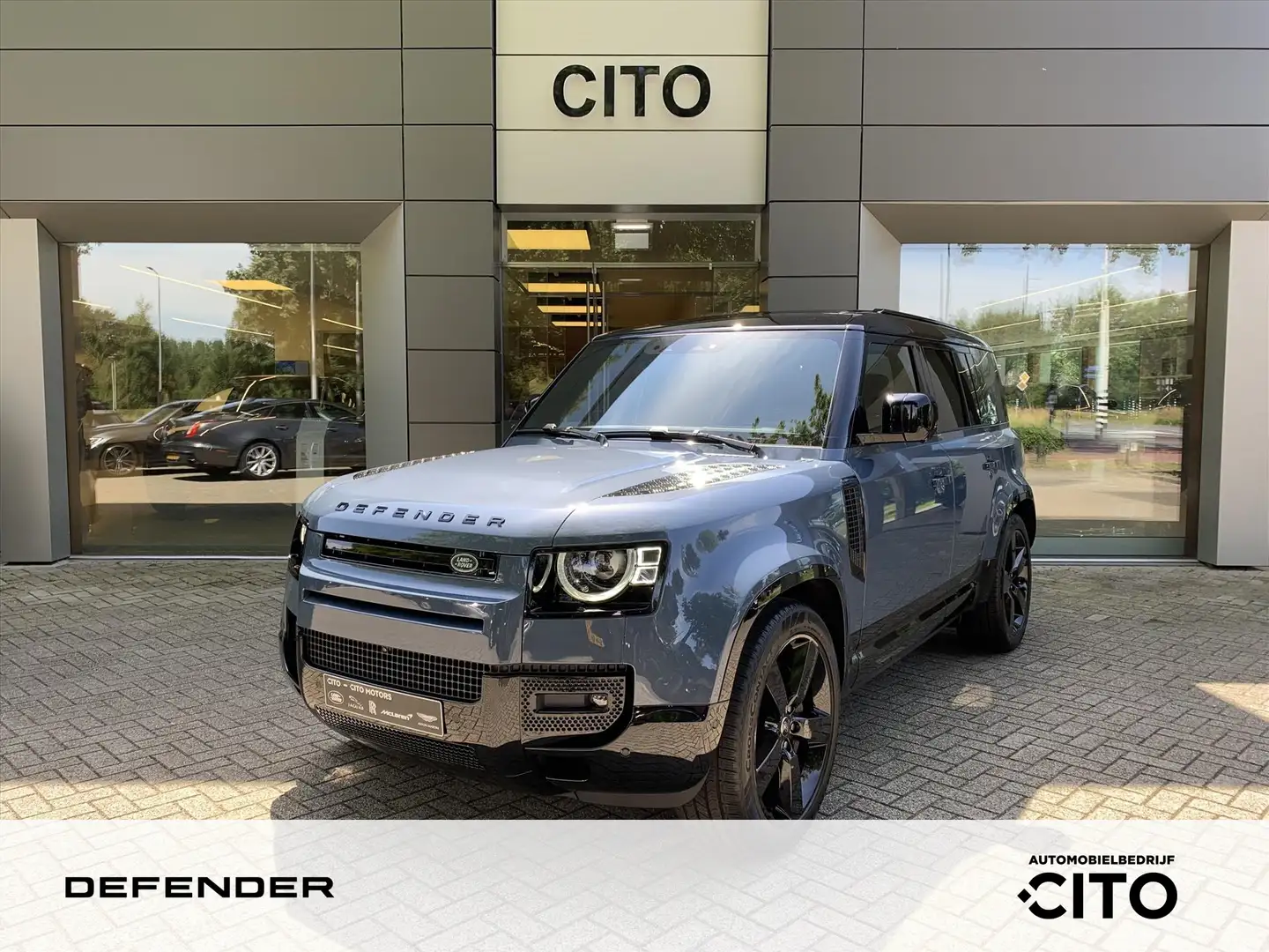 Land Rover Defender P300e PHEV X-Dynamic HSE Blauw - 1