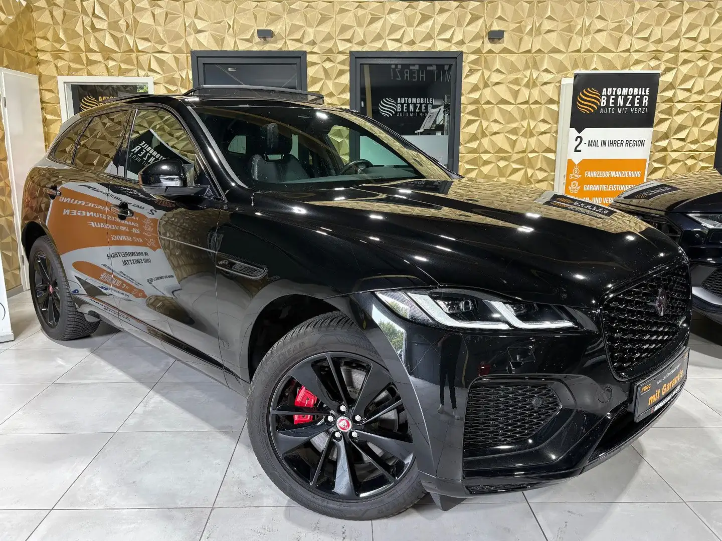 Jaguar F-Pace F-PACE R-Dynamic SE AWD/D300/PANO/APPLE/MEMORY/ Black - 1
