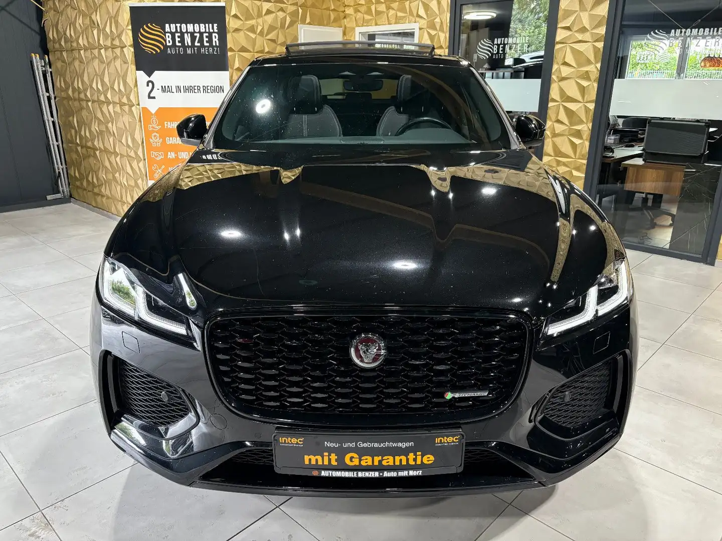Jaguar F-Pace F-PACE R-Dynamic SE AWD/D300/PANO/APPLE/MEMORY/ Black - 2