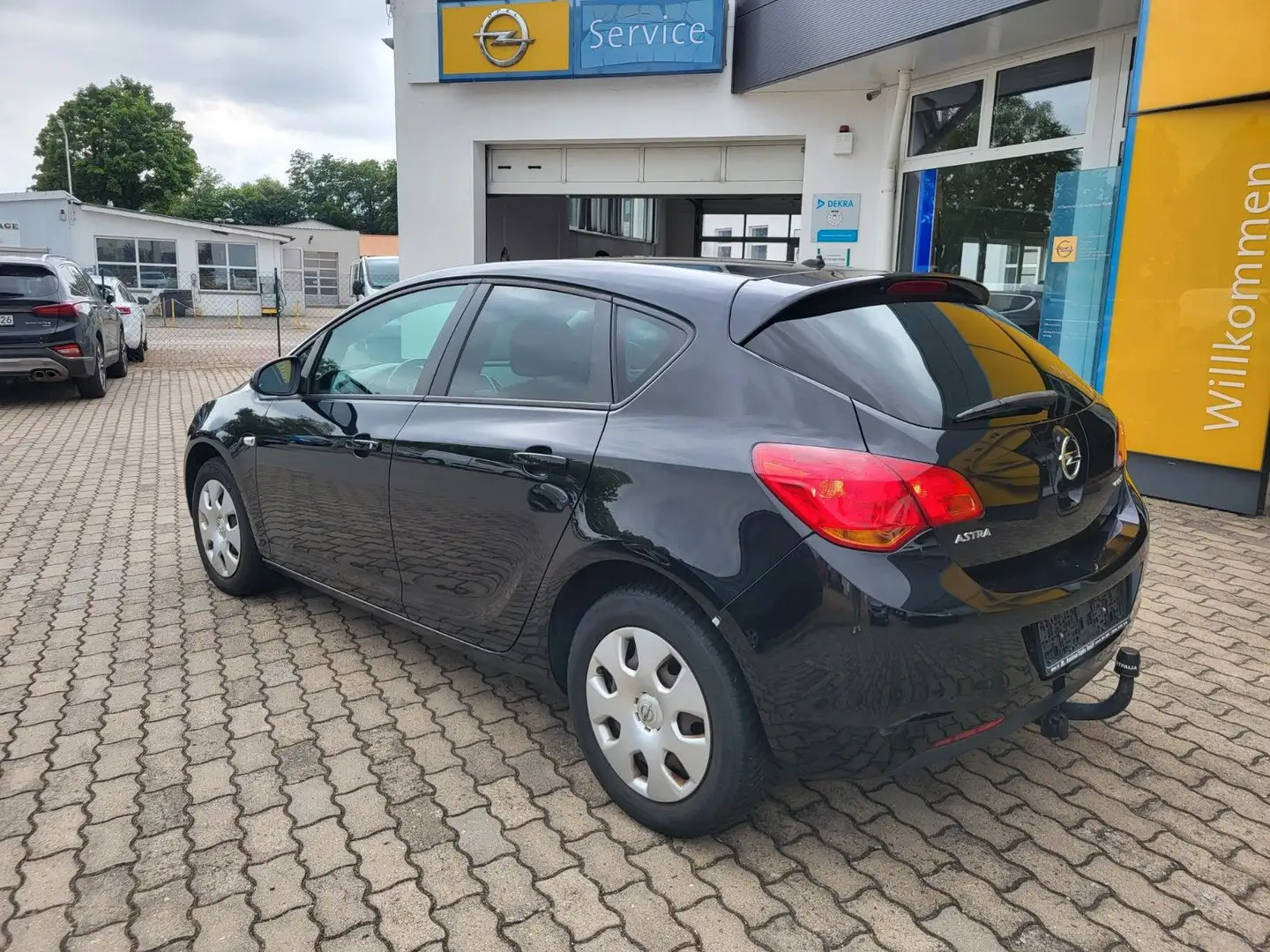 Opel Astra J Lim. 5-trg. Design Edition *AU/HU 06/26* Schwarz - 2