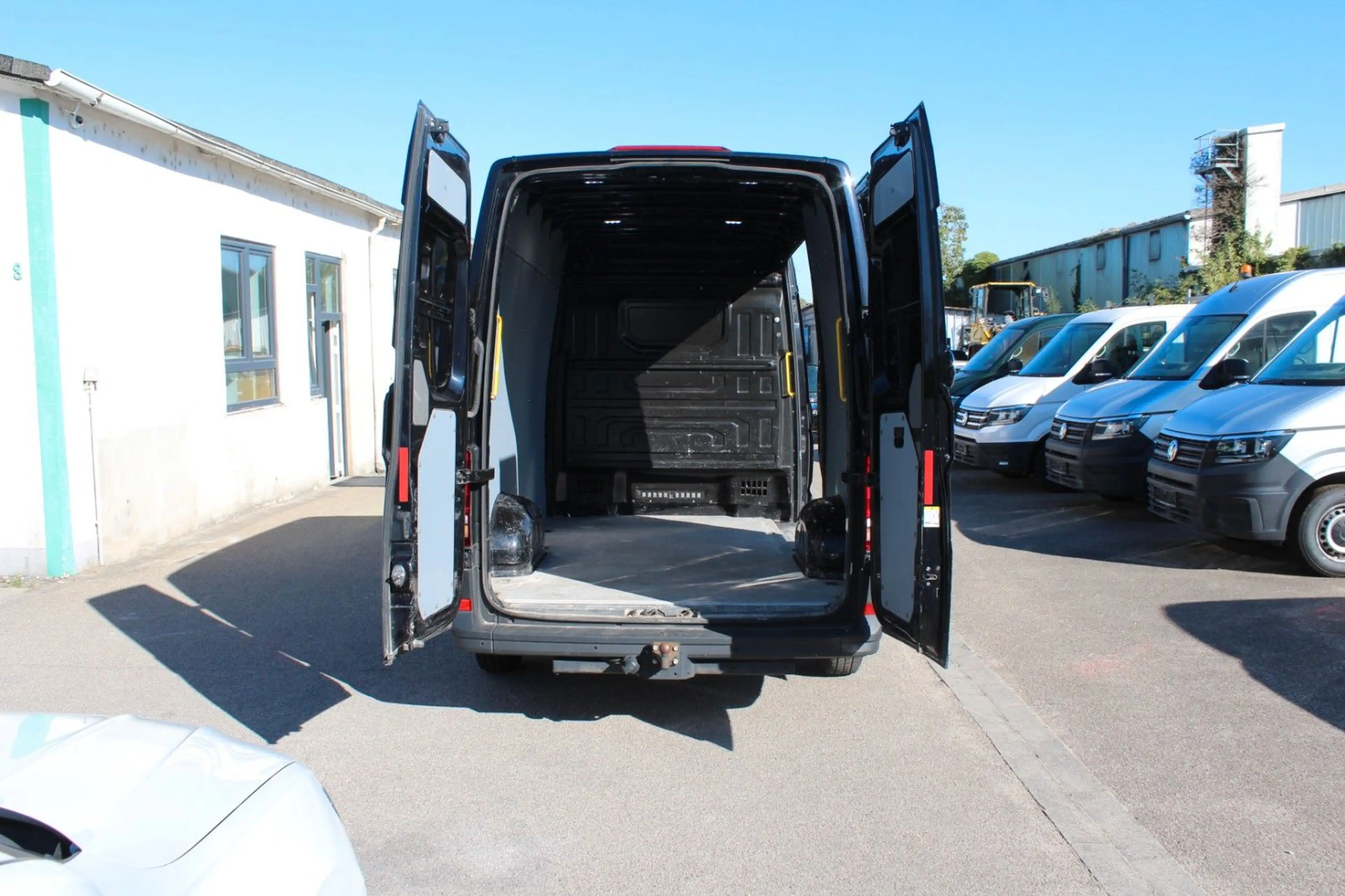 Volkswagen Crafter Kasten 30 mittellang Hochdach FWD — photo 19