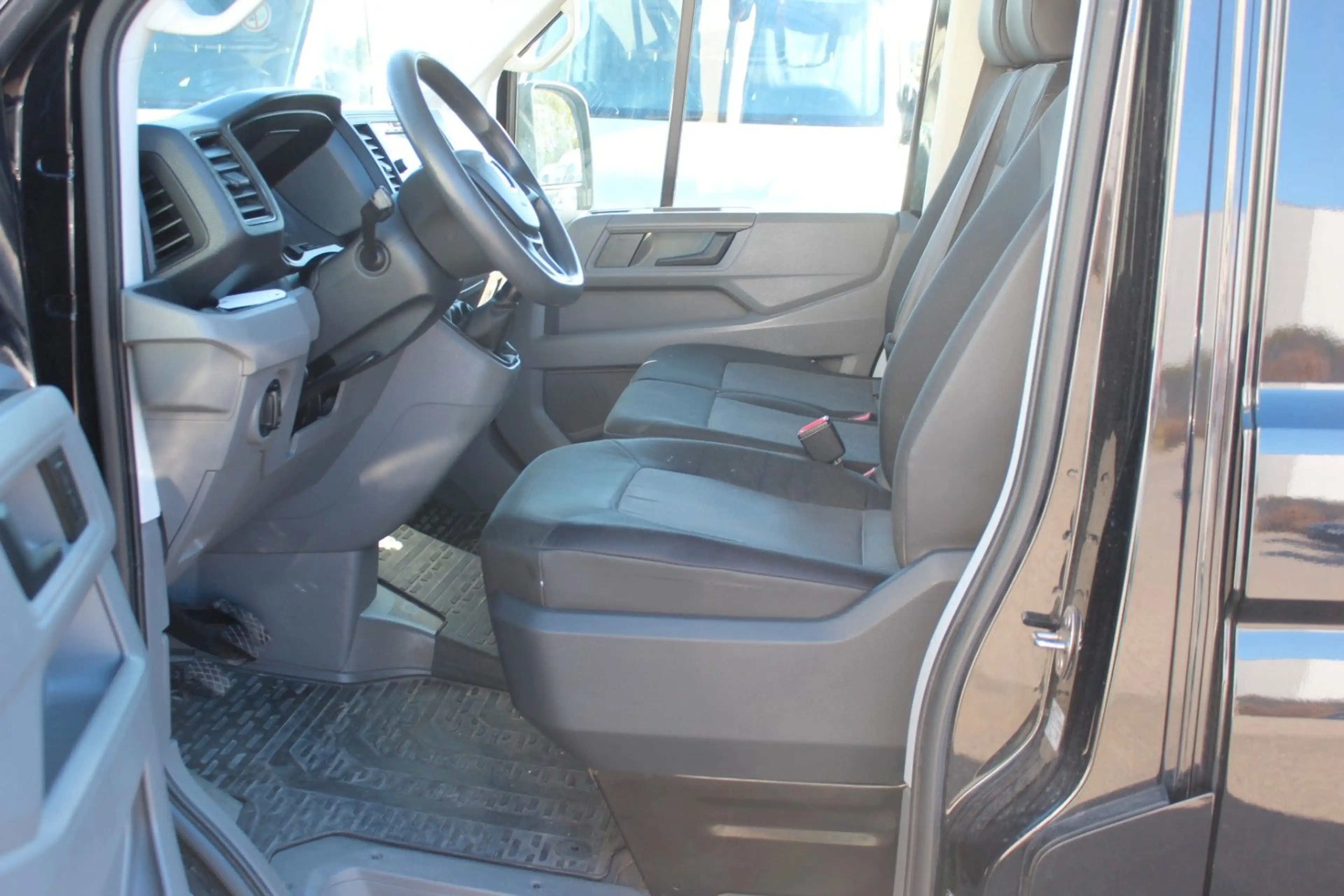 Volkswagen Crafter Kasten 30 mittellang Hochdach FWD — photo 8