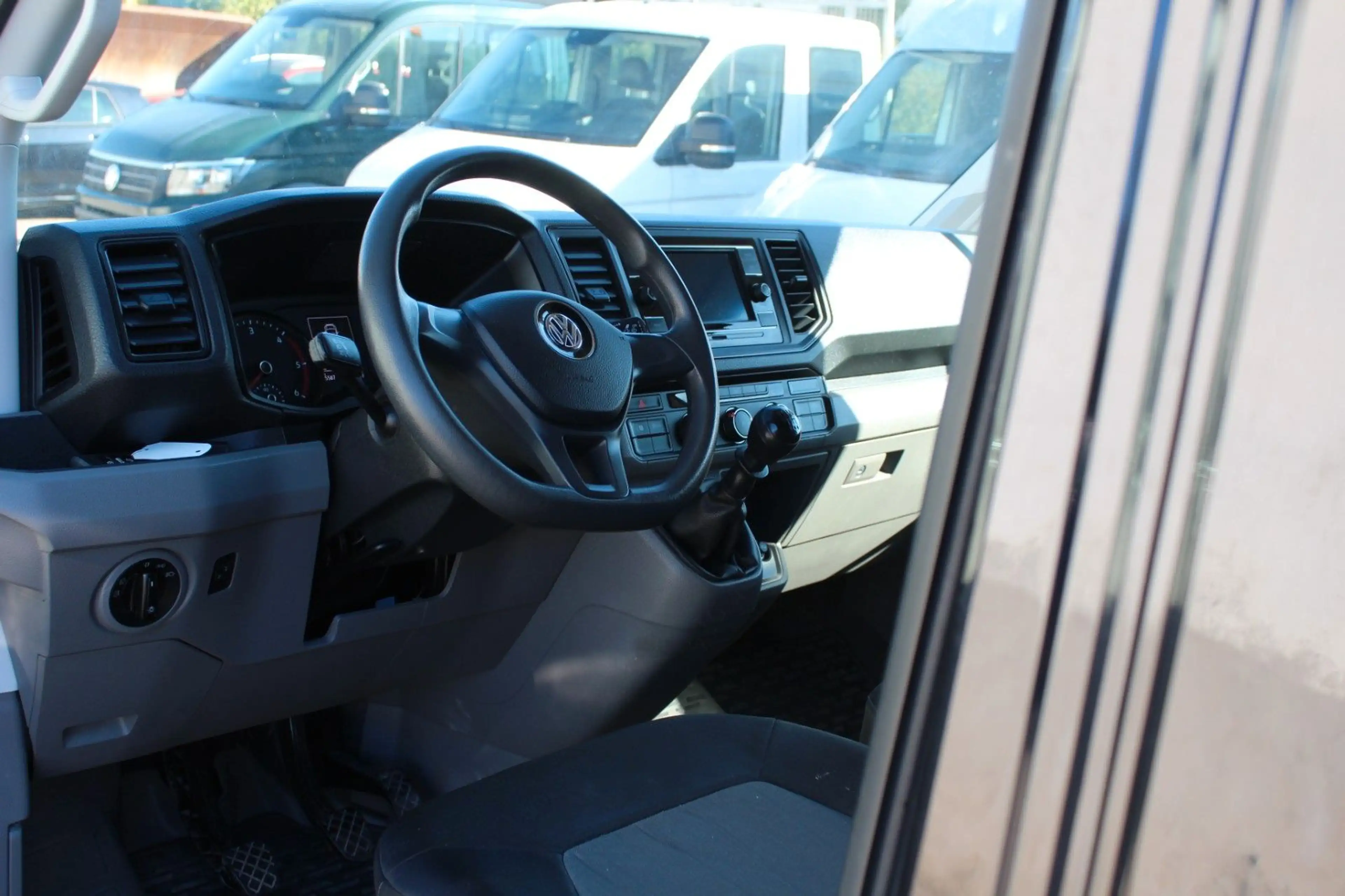 Volkswagen Crafter Kasten 30 mittellang Hochdach FWD — photo 9