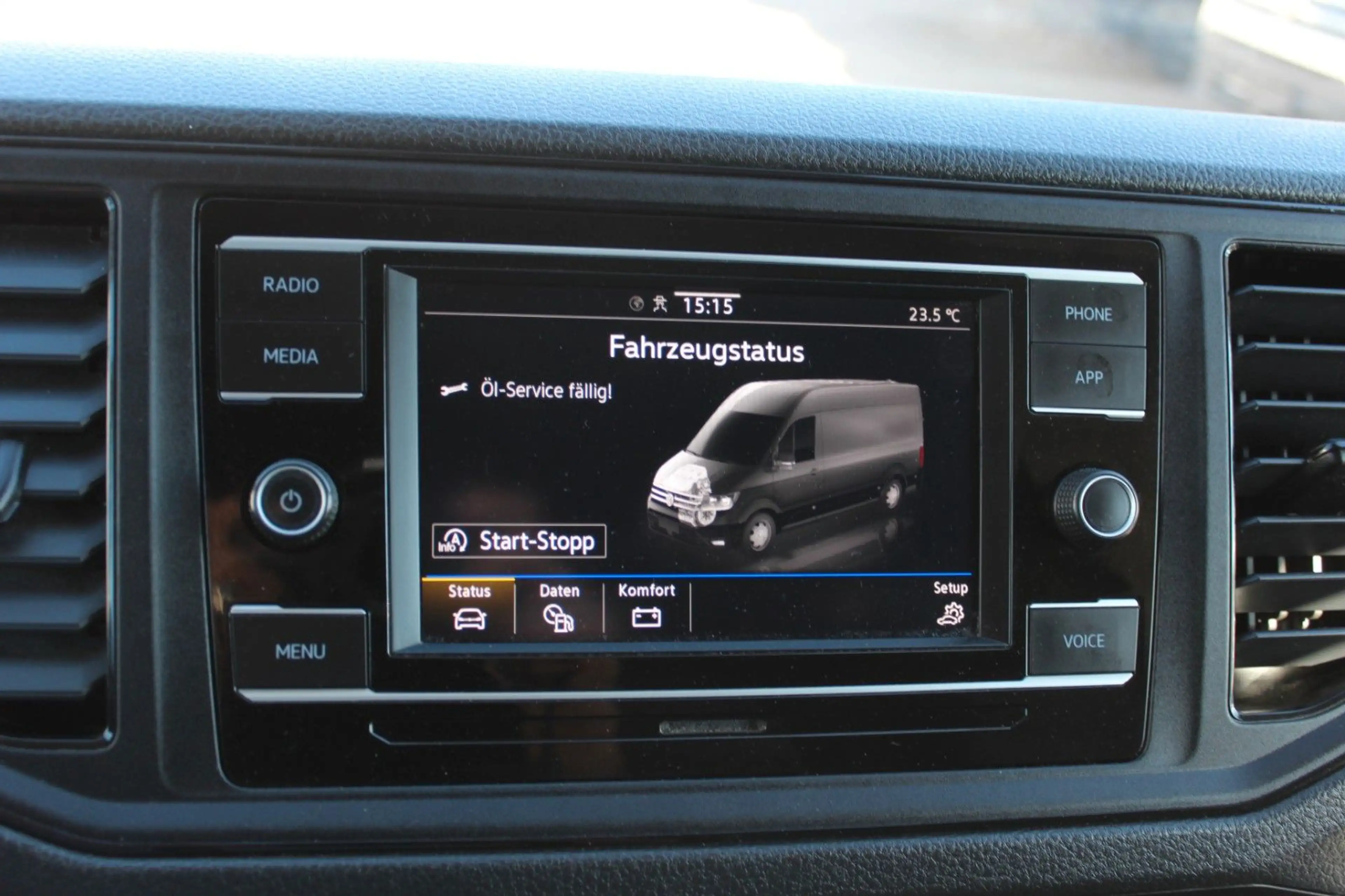 Volkswagen Crafter Kasten 30 mittellang Hochdach FWD — photo 14