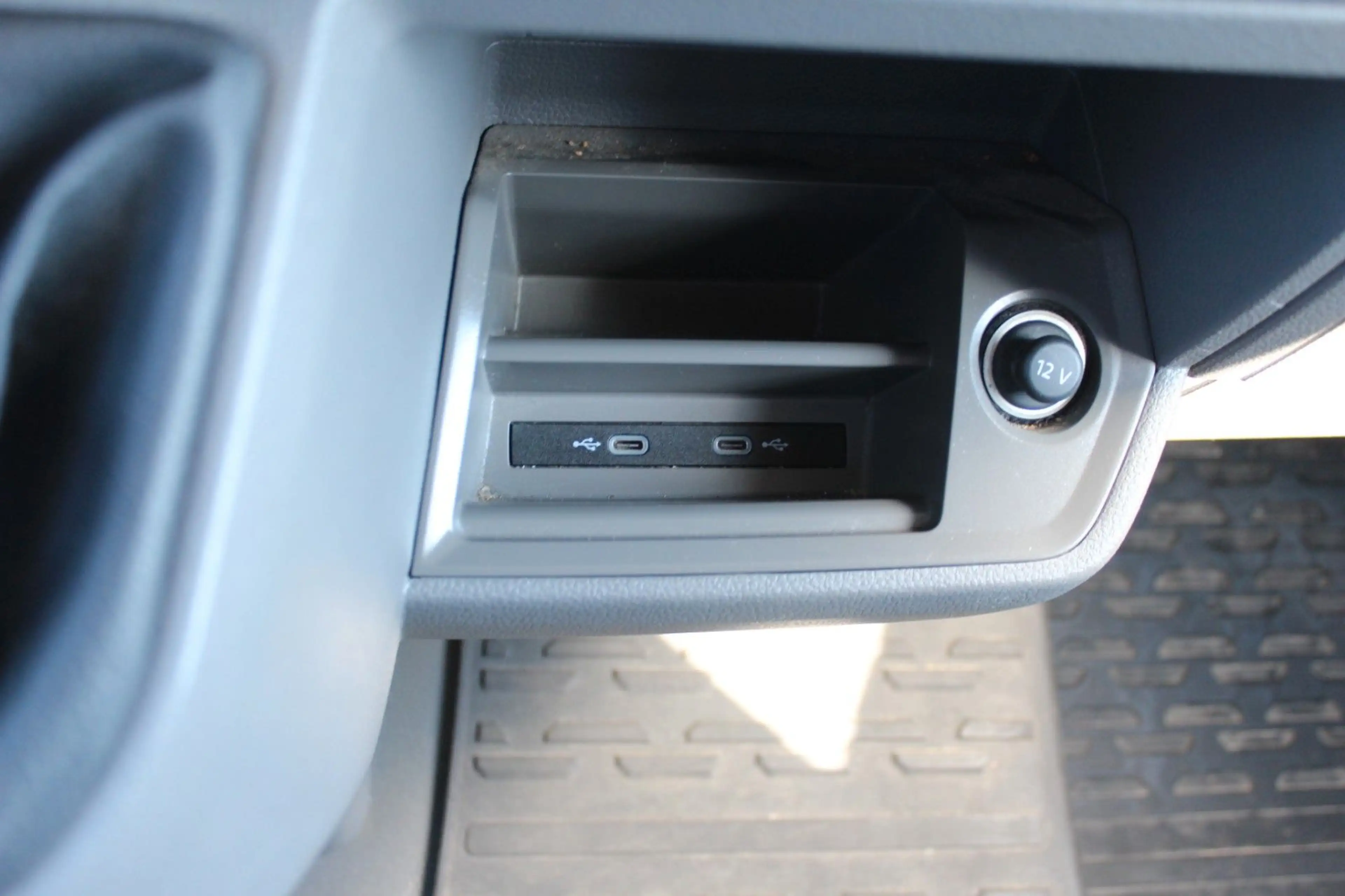 Volkswagen Crafter Kasten 30 mittellang Hochdach FWD — photo 16