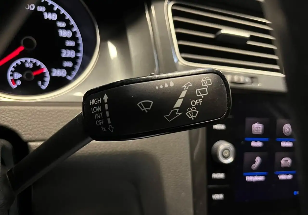 Volkswagen Golf Standard Model — photo 29