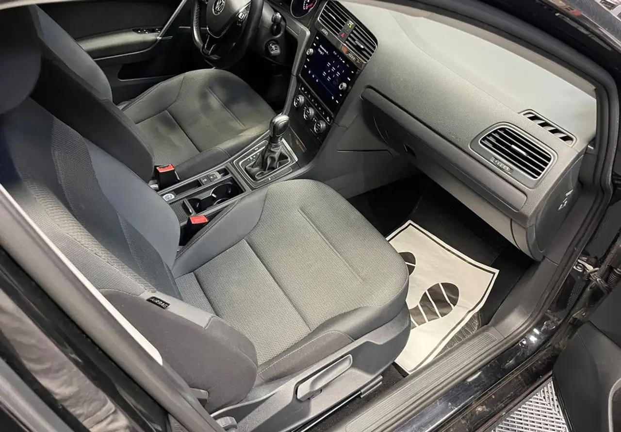 Volkswagen Golf Standard Model — photo 6