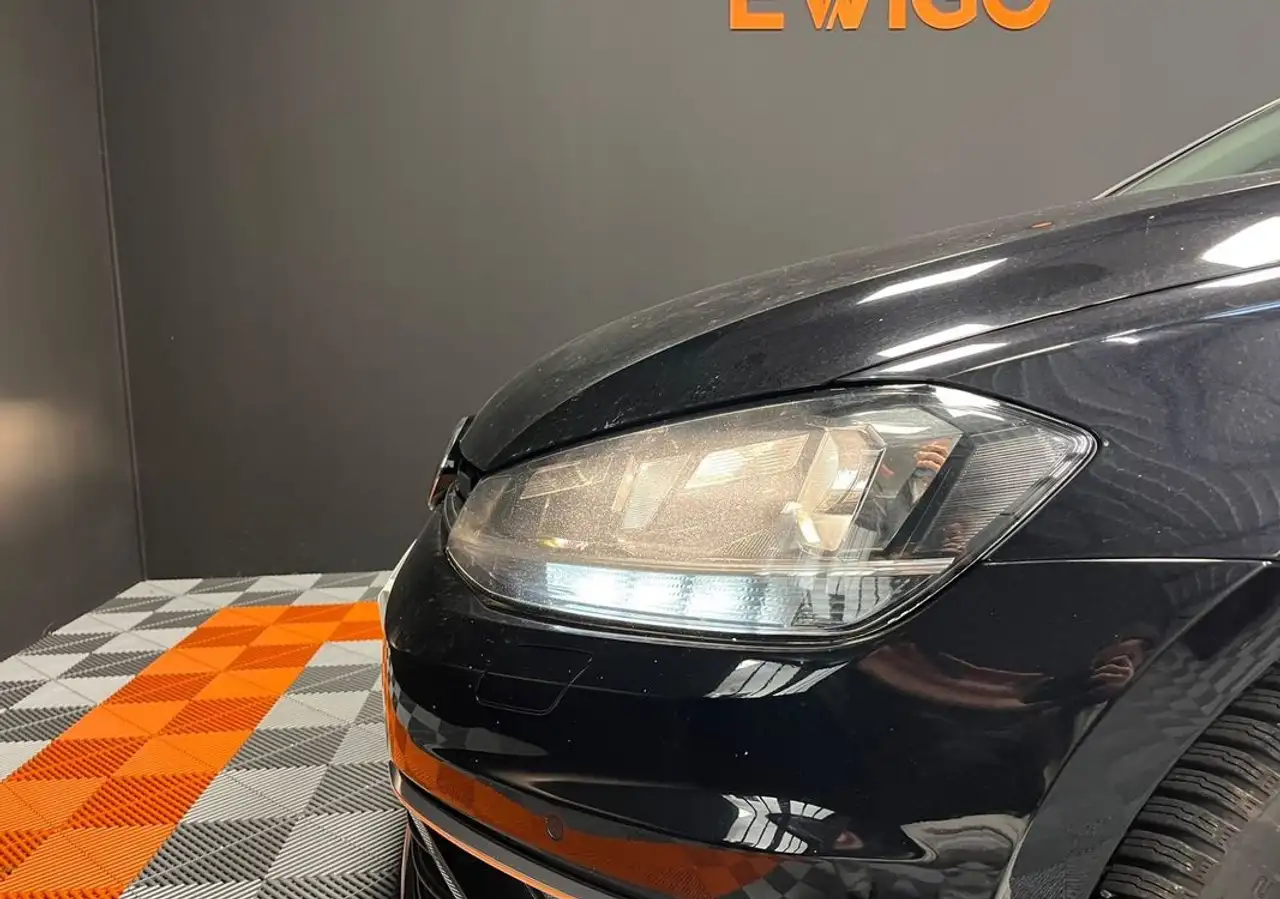 Volkswagen Golf Standard Model — photo 13