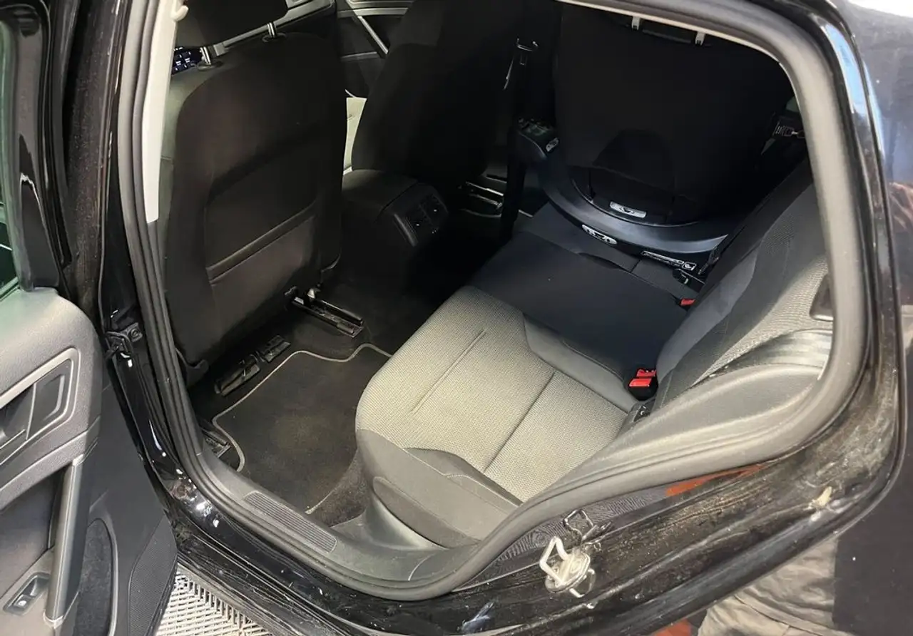 Volkswagen Golf Standard Model — photo 7