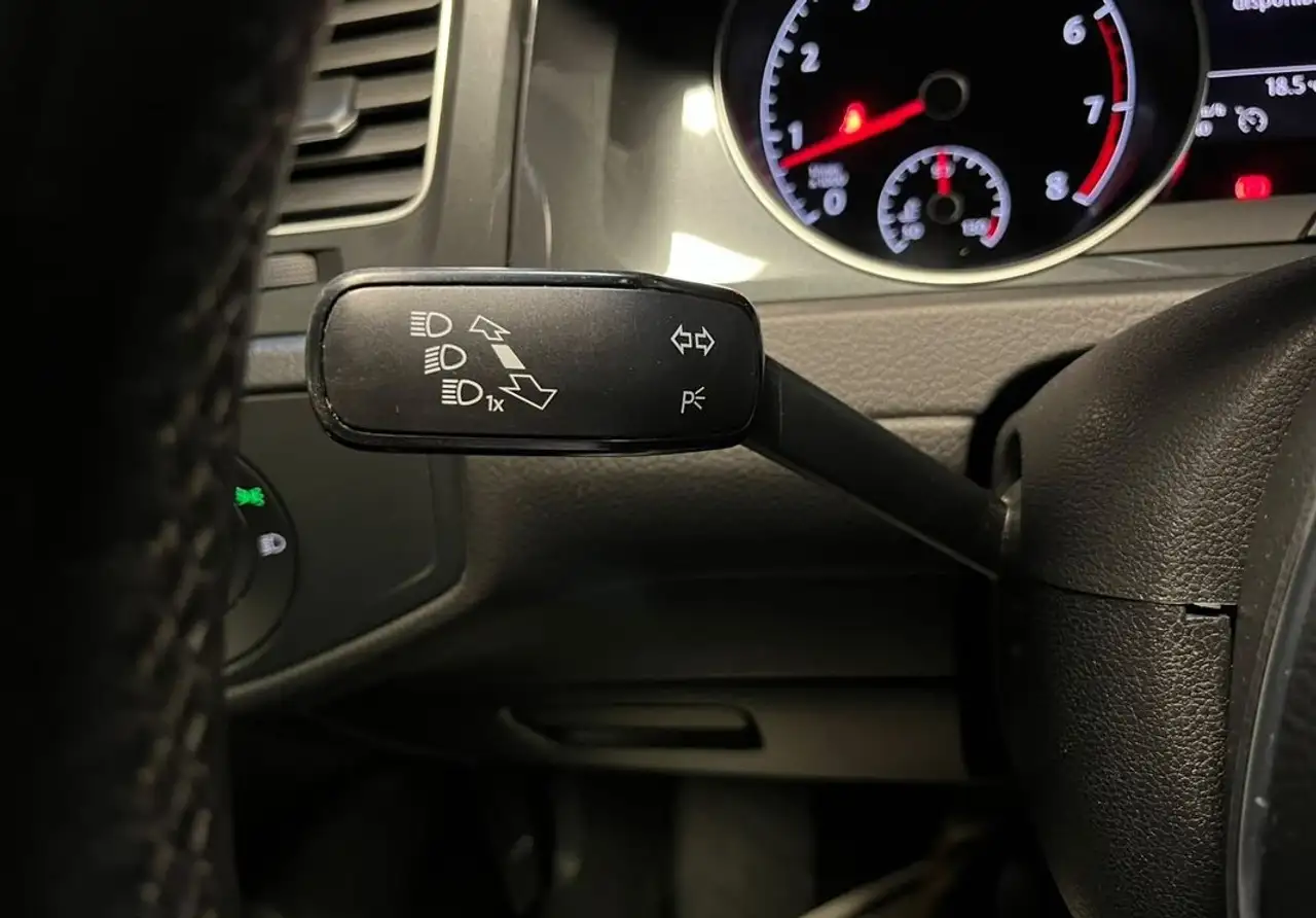 Volkswagen Golf Standard Model — photo 28