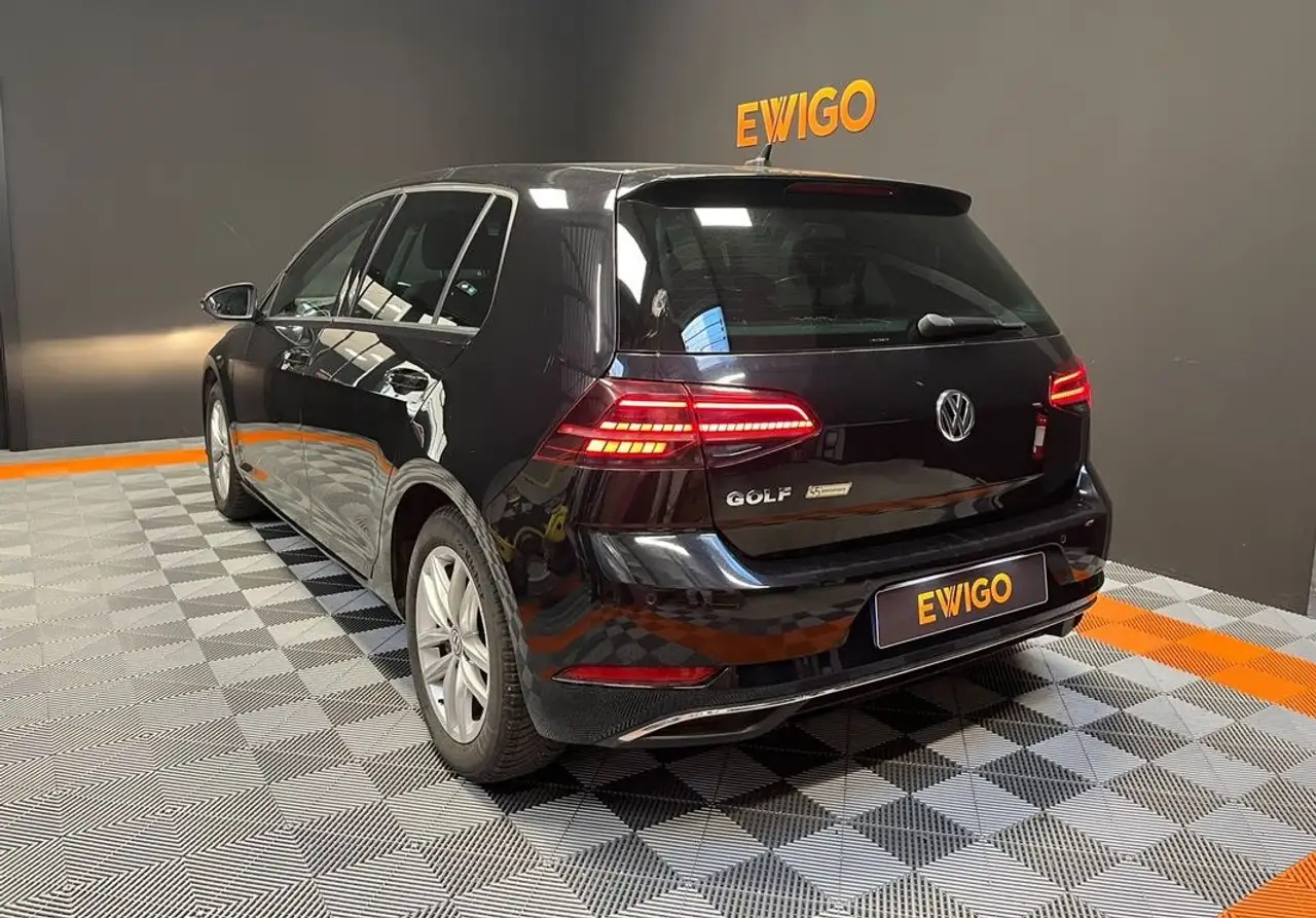 Volkswagen Golf Standard Model — photo 17