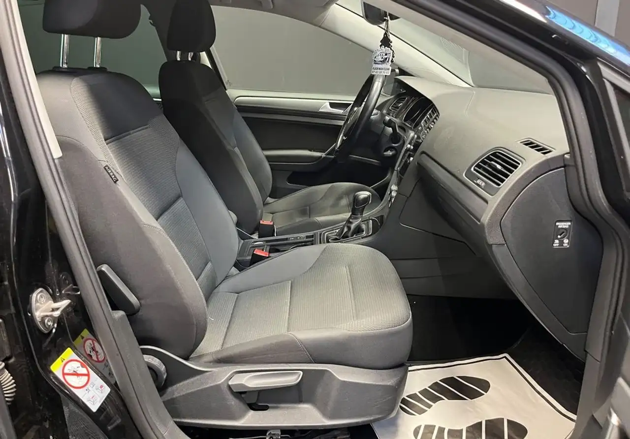 Volkswagen Golf Standard Model — photo 26