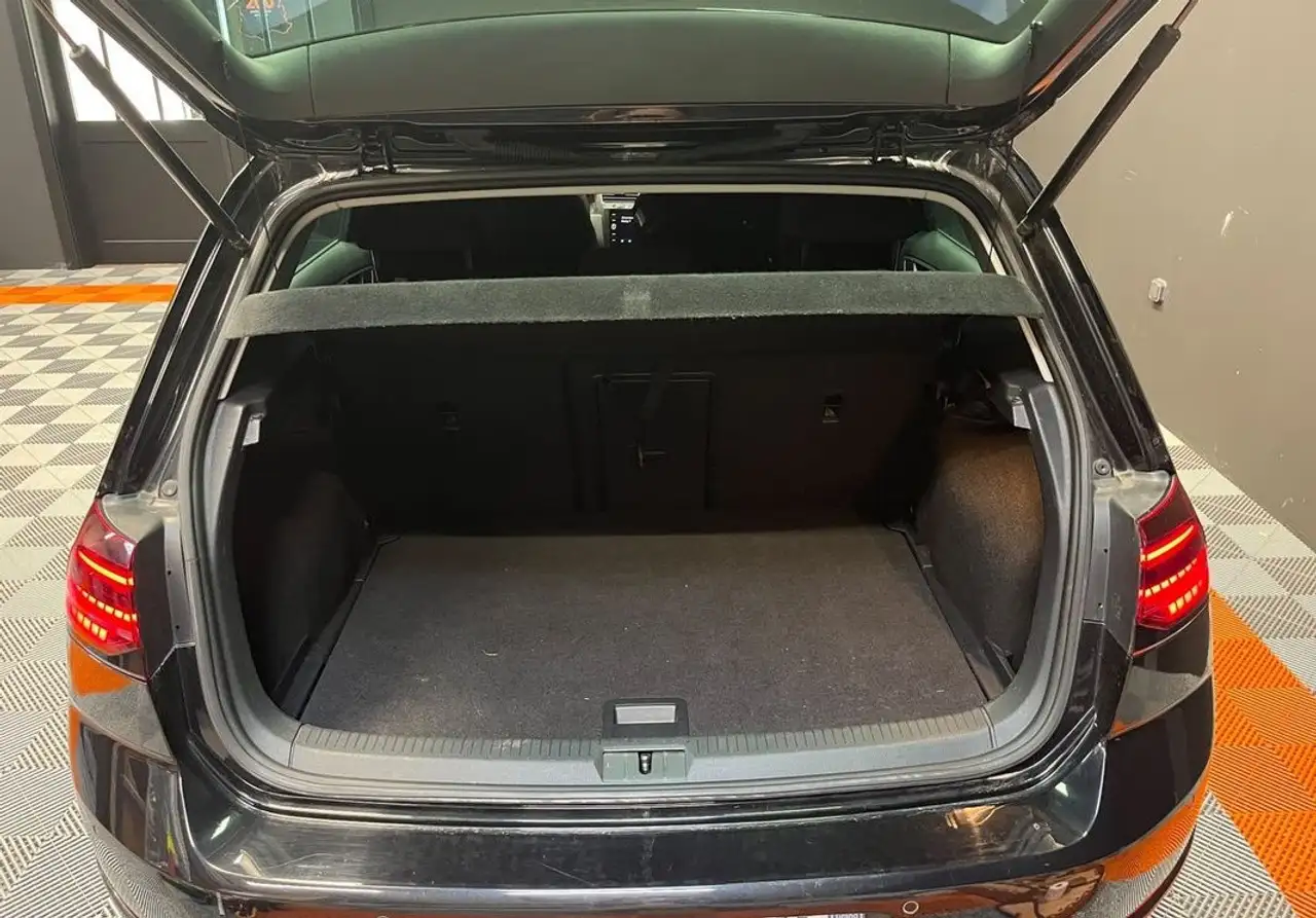 Volkswagen Golf Standard Model — photo 11