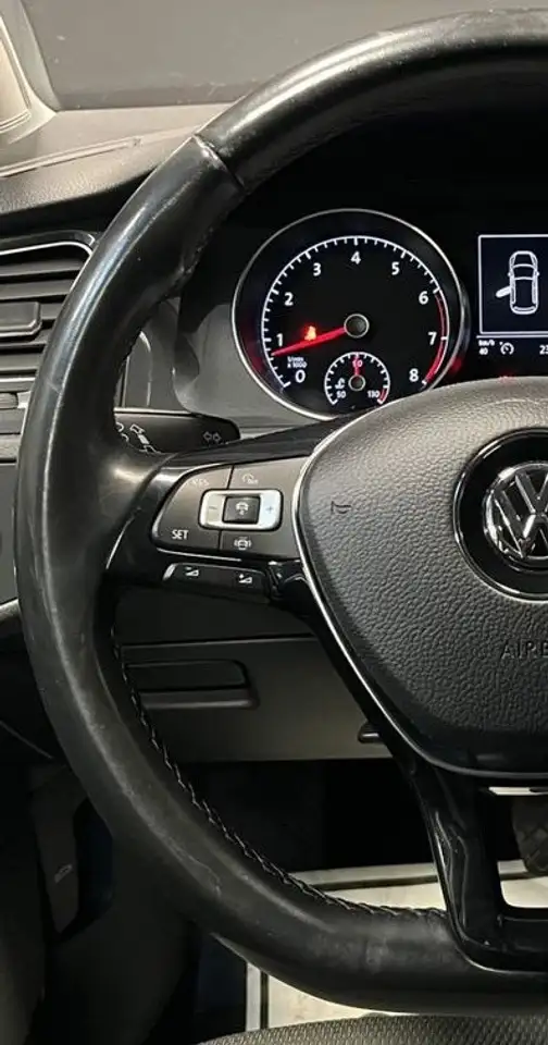 Volkswagen Golf Standard Model — photo 23