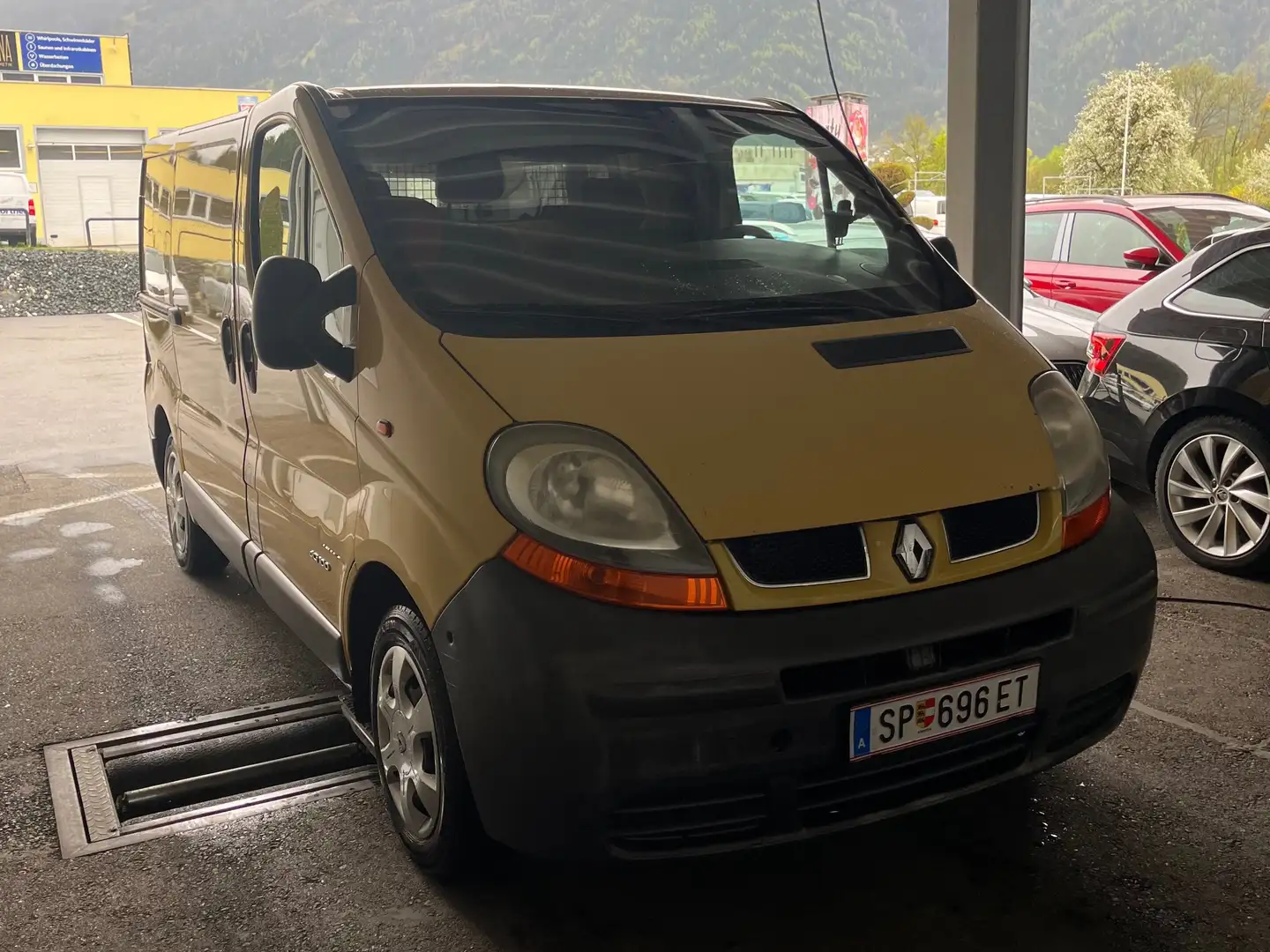 Renault Trafic Trafic Kombi L1H1 1,9 dCi kurz NL 1000 Жовтий - 1