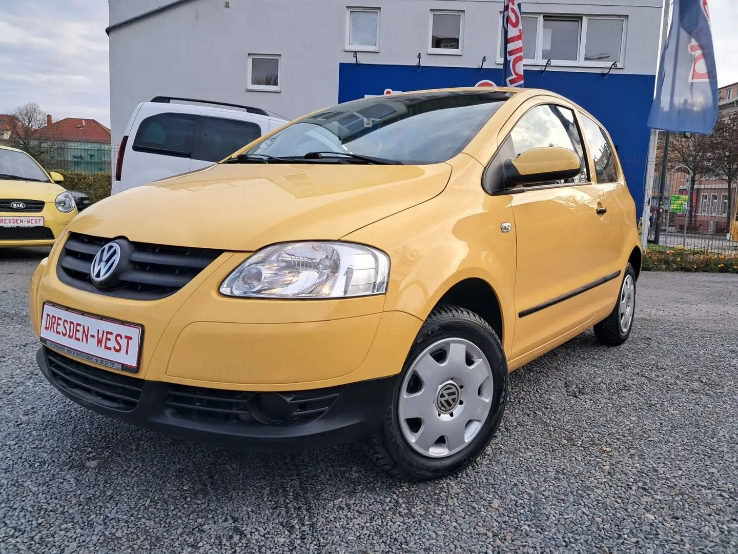 Volkswagen Fox Basis Jaune - 1