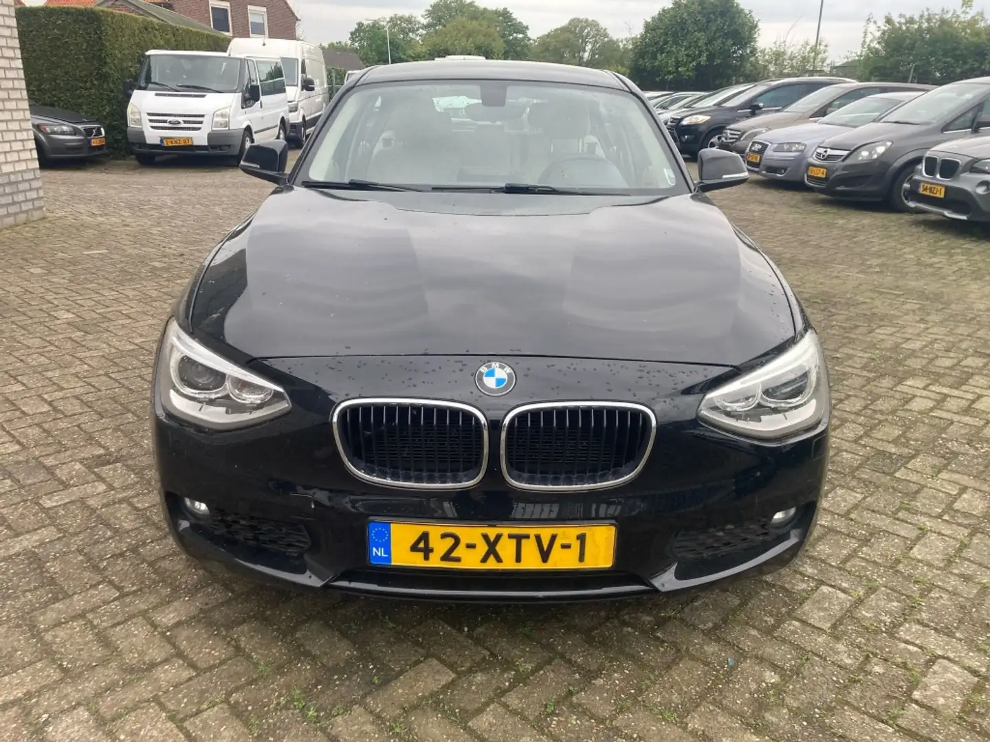 BMW 114 1-serie 114i Business+ MOTOR DEFECT!! Zwart - 2