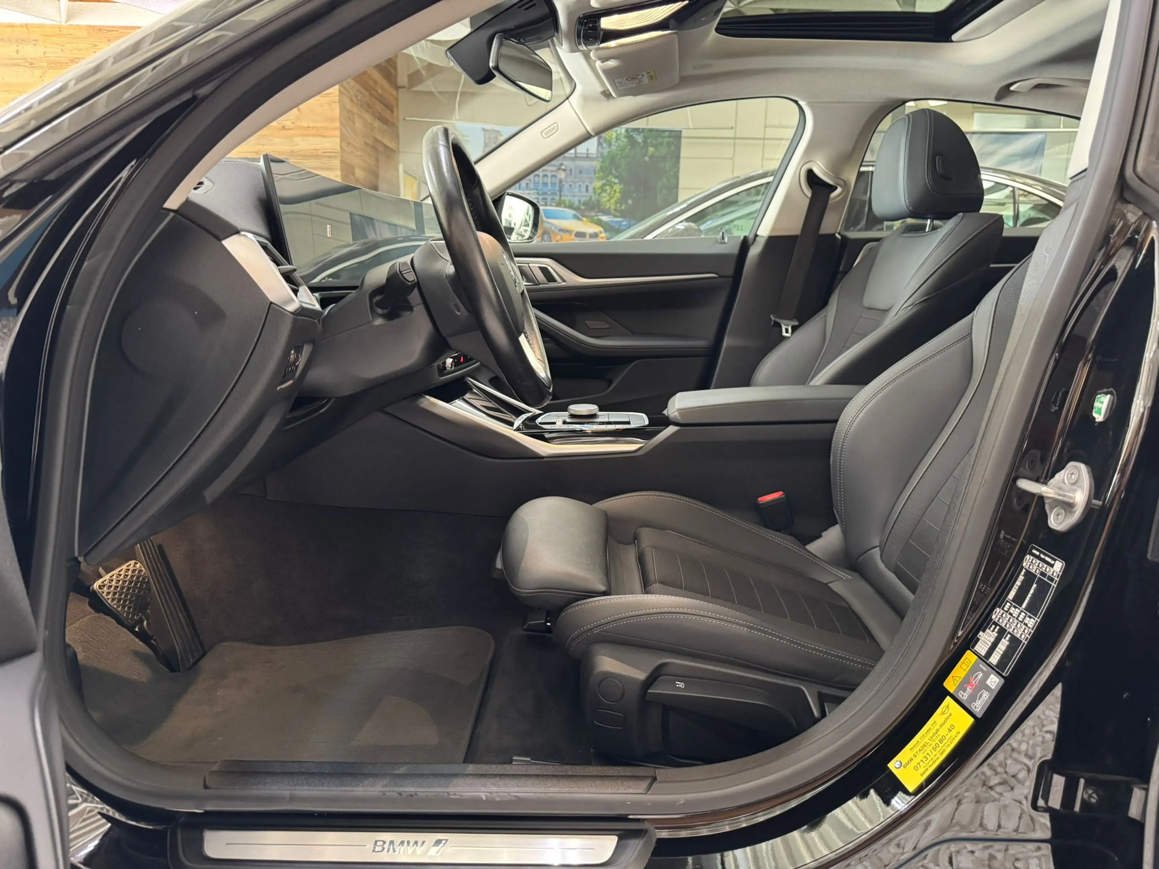 BMW i4 40 eDrive Schiebedach 18 Zoll Vollleder — photo 7