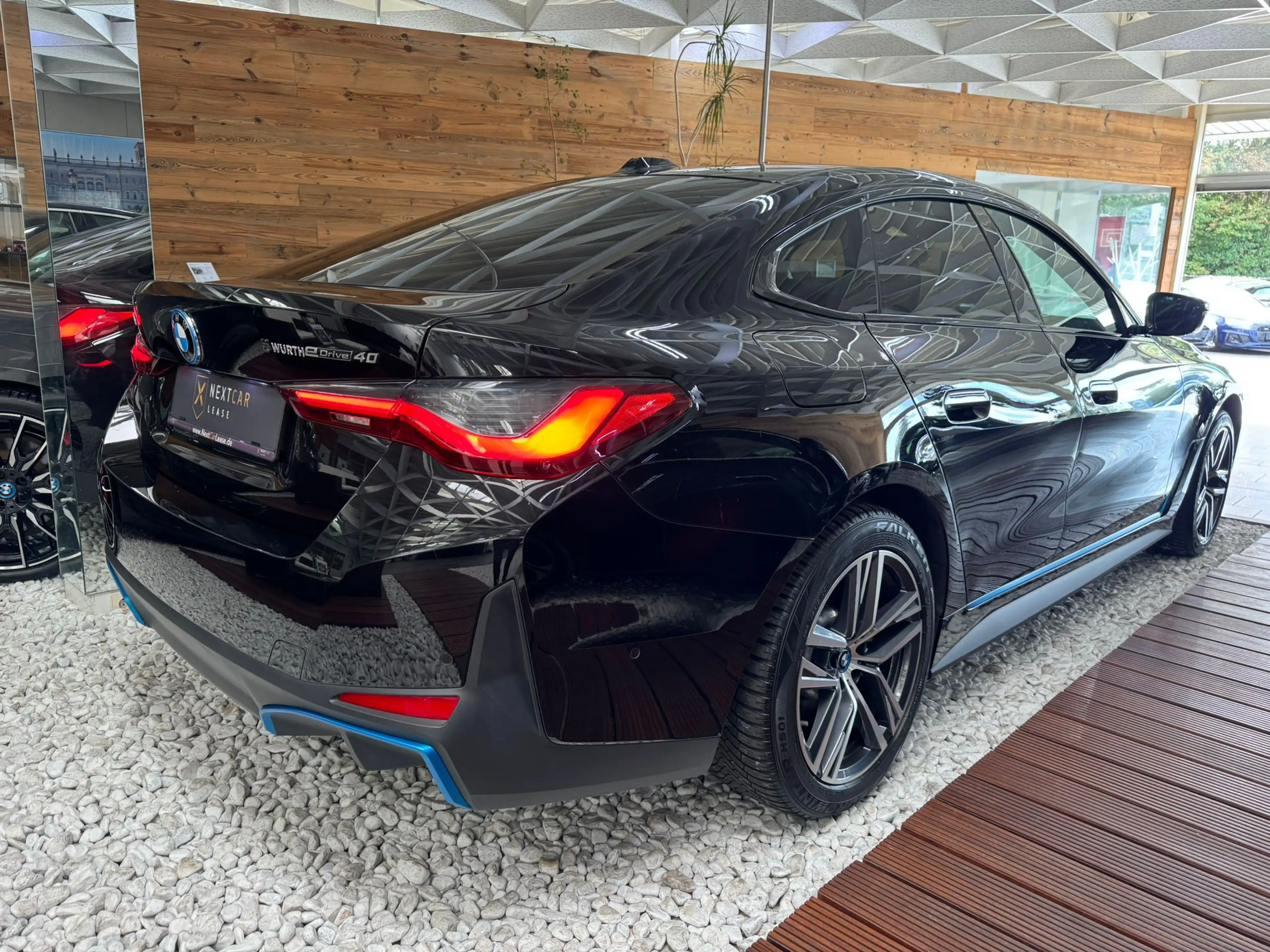 BMW i4 40 eDrive Schiebedach 18 Zoll Vollleder — photo 4