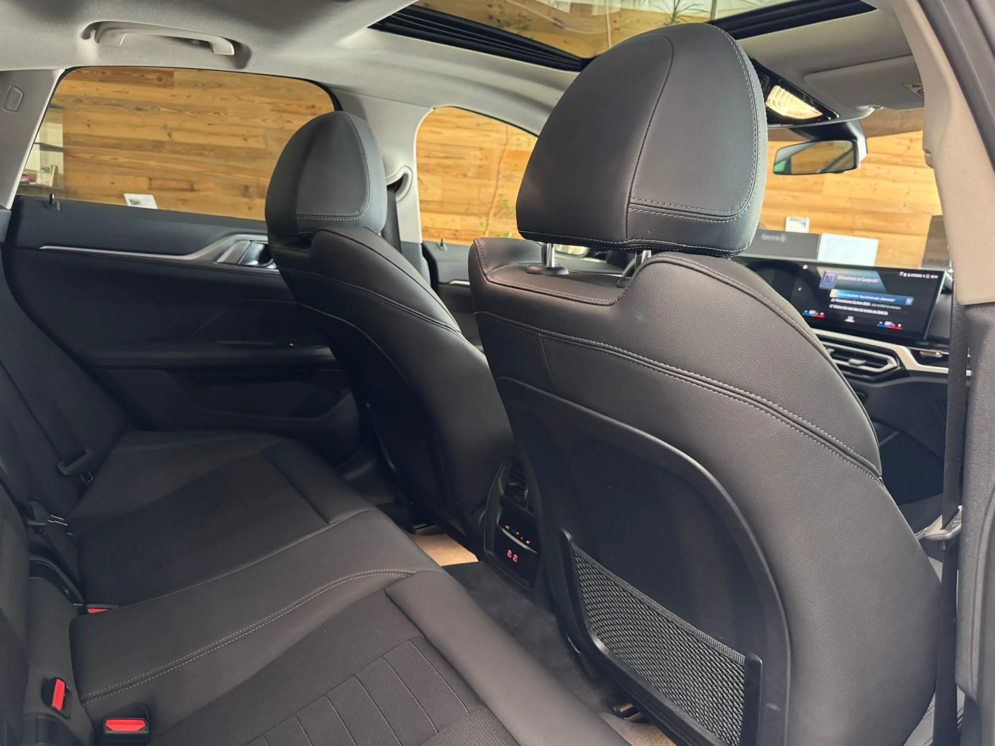 BMW i4 40 eDrive Schiebedach 18 Zoll Vollleder — photo 10