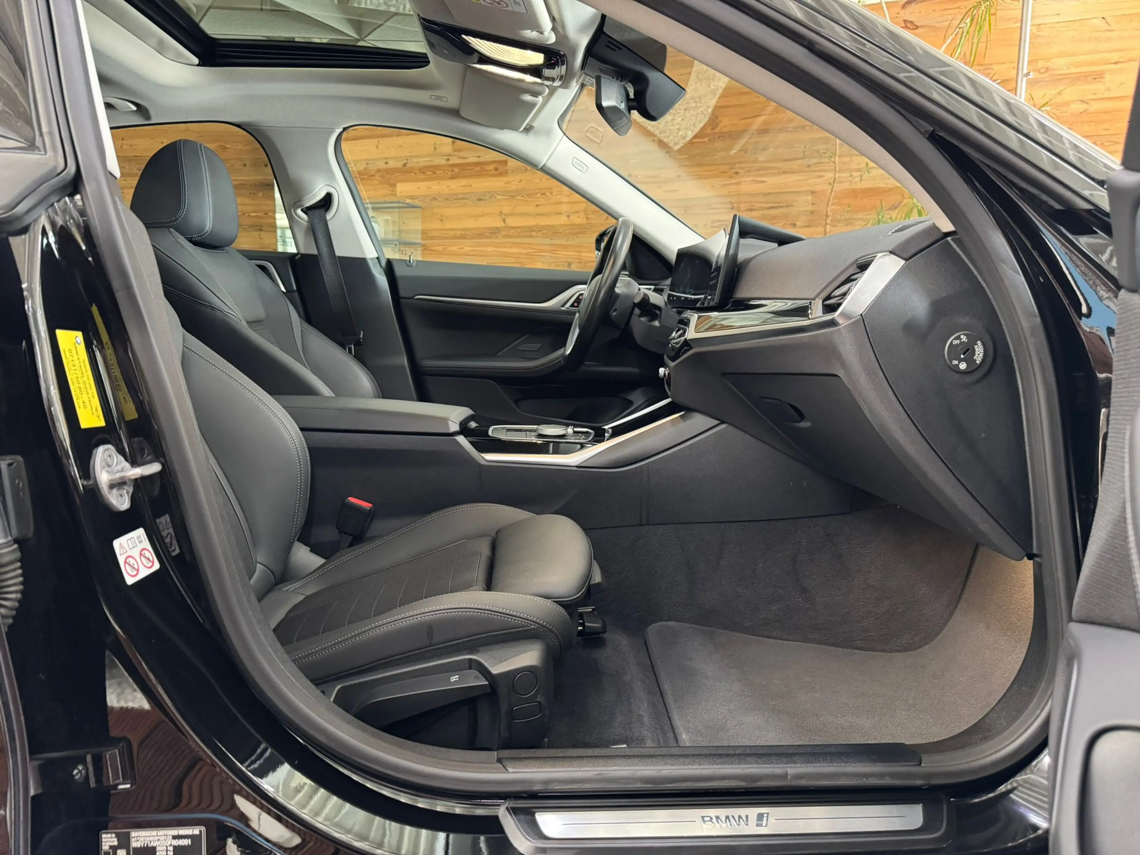 BMW i4 40 eDrive Schiebedach 18 Zoll Vollleder — photo 9