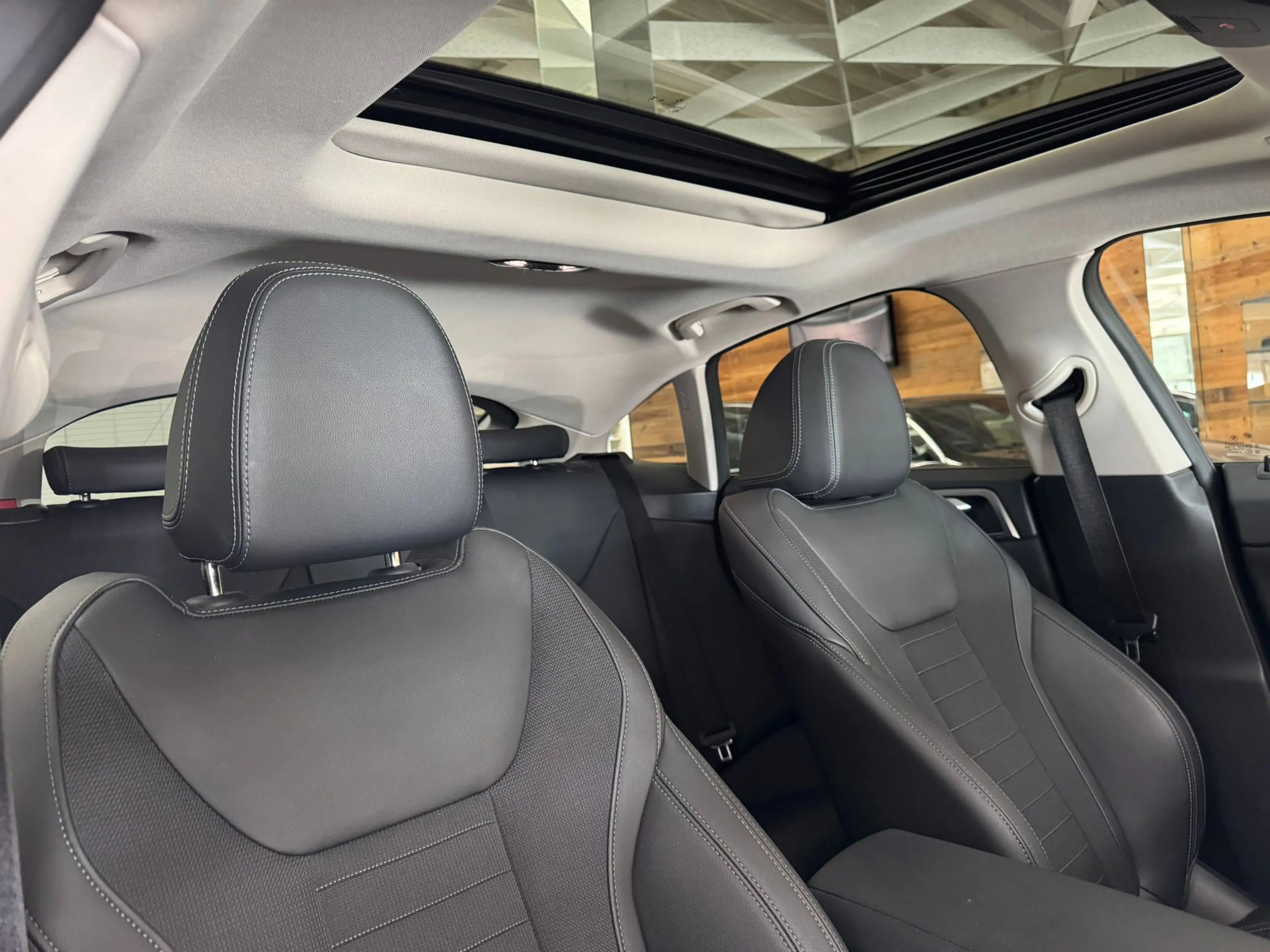 BMW i4 40 eDrive Schiebedach 18 Zoll Vollleder — photo 12