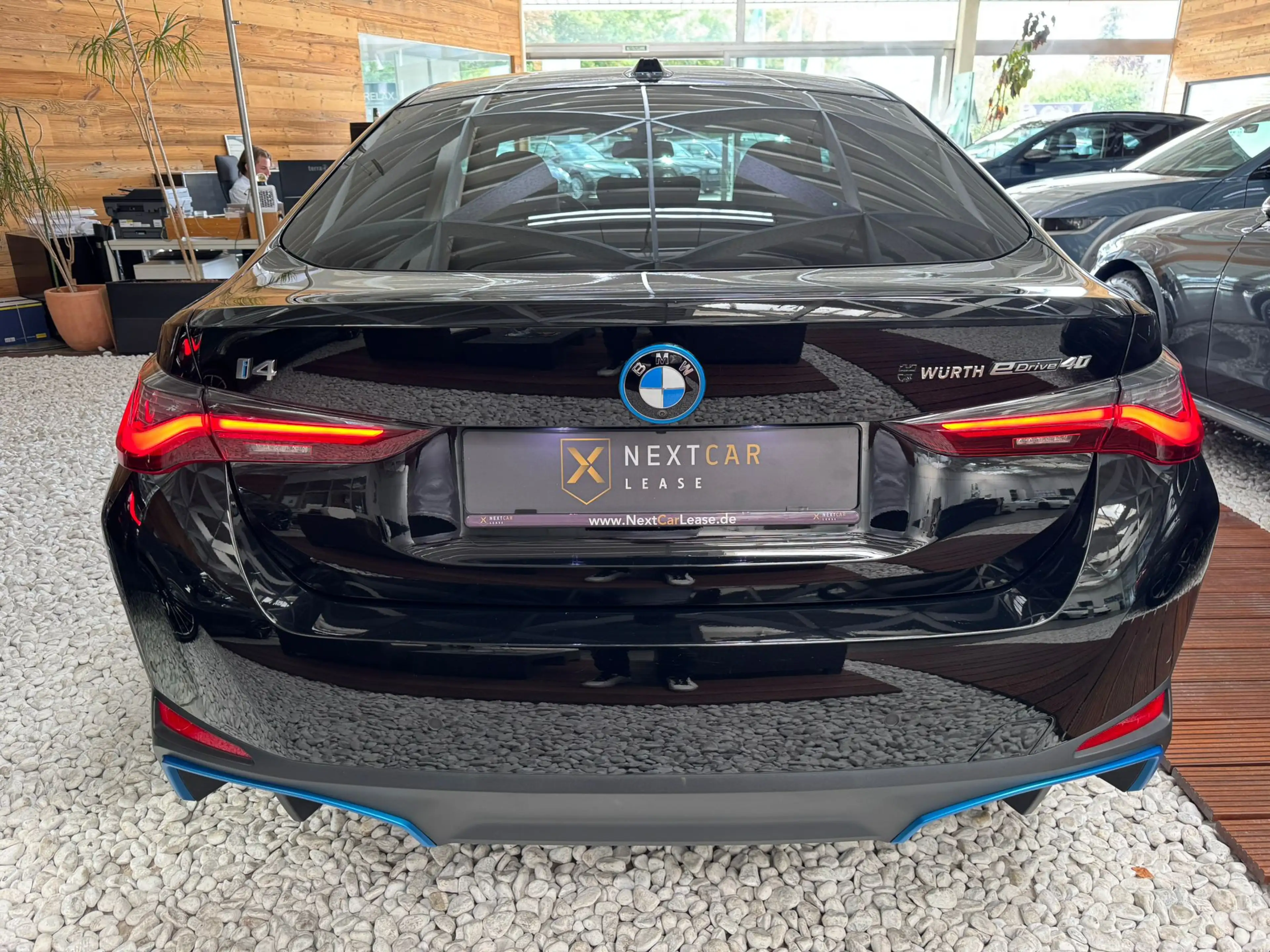BMW i4 40 eDrive Schiebedach 18 Zoll Vollleder — photo 5