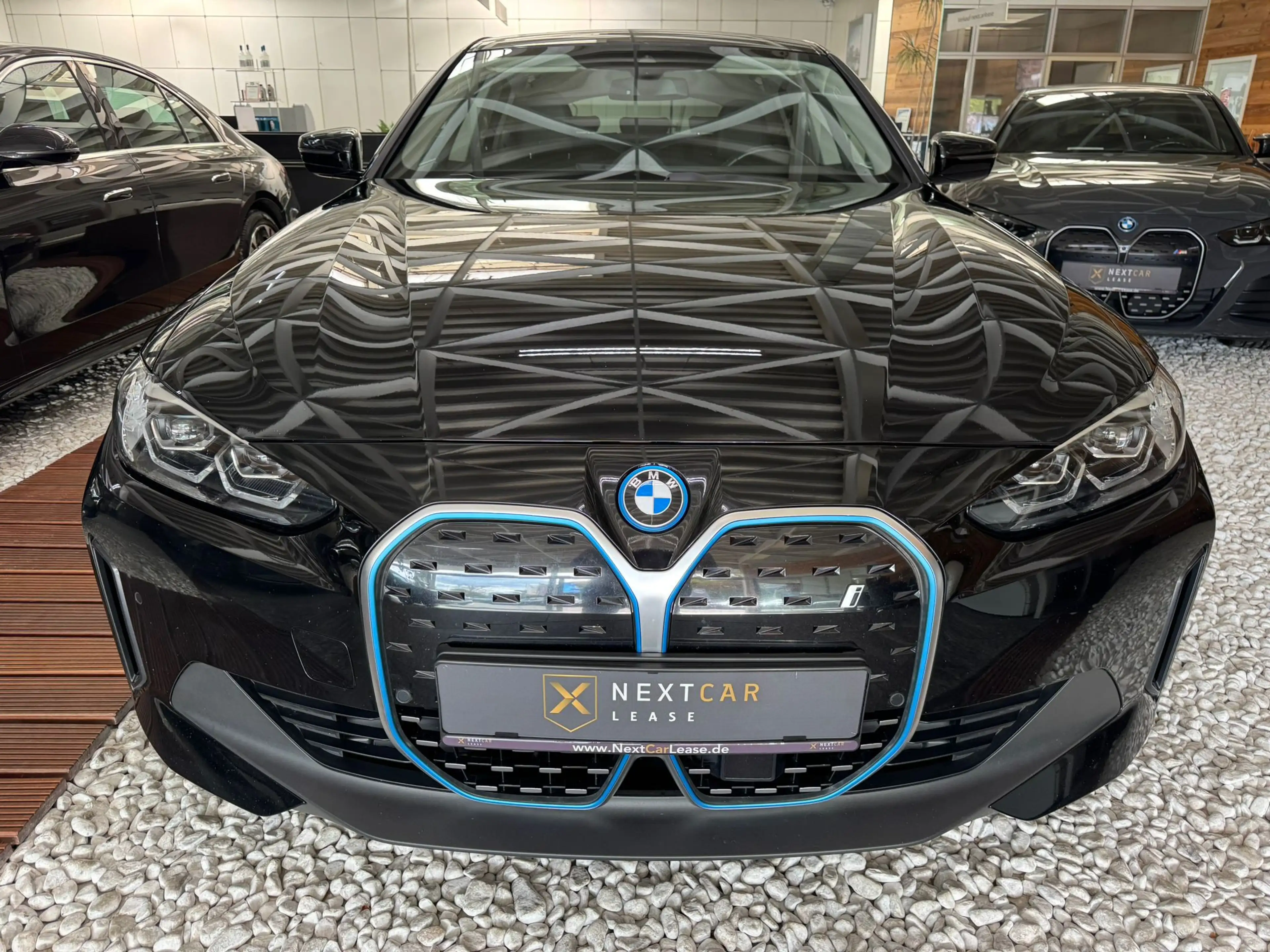 BMW i4 40 eDrive Schiebedach 18 Zoll Vollleder — photo 2