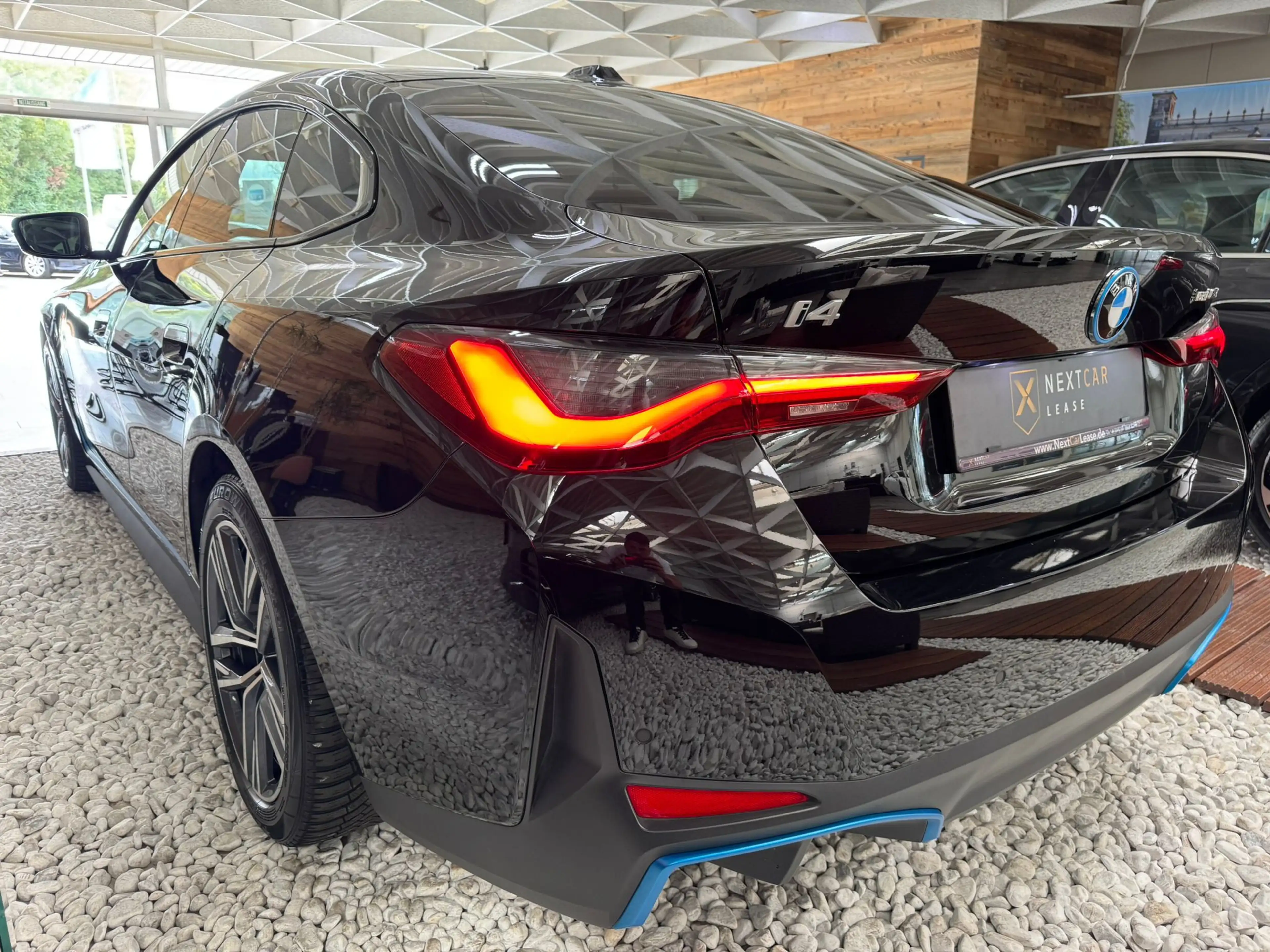 BMW i4 40 eDrive Schiebedach 18 Zoll Vollleder — photo 6
