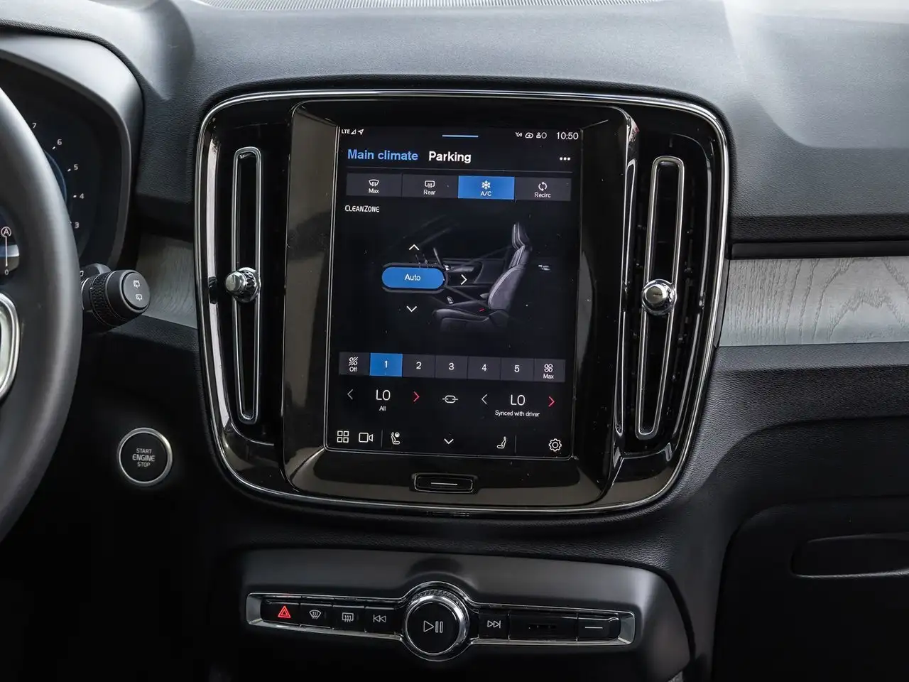 Volvo XC40 photo Volvo XC40