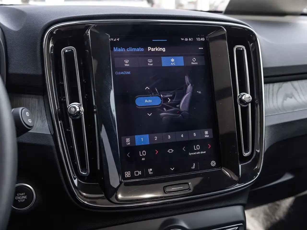 Volvo XC40 photo Volvo XC40