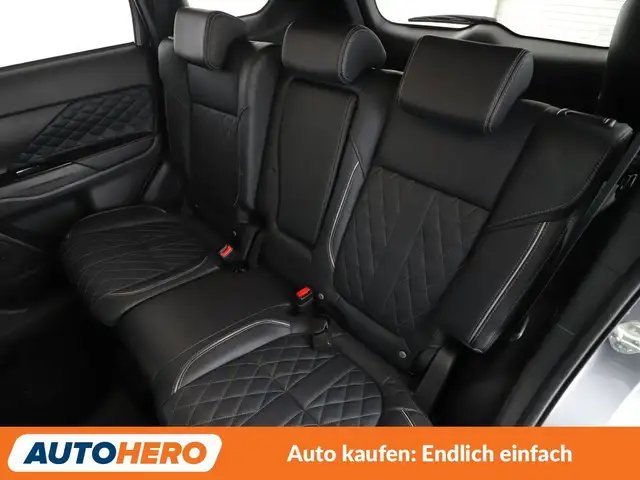 Mitsubishi Outlander view 14