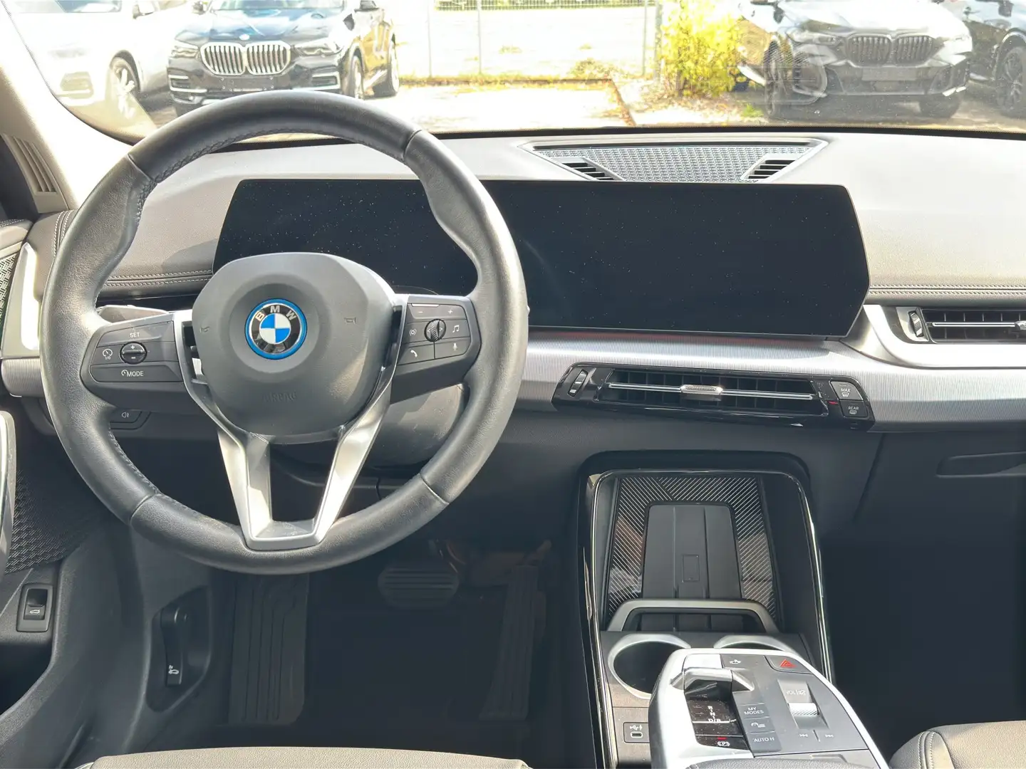 BMW iX1 xDrive30 xLine Komfortzug. Ad.LED Rückfahrka Schwarz - 2
