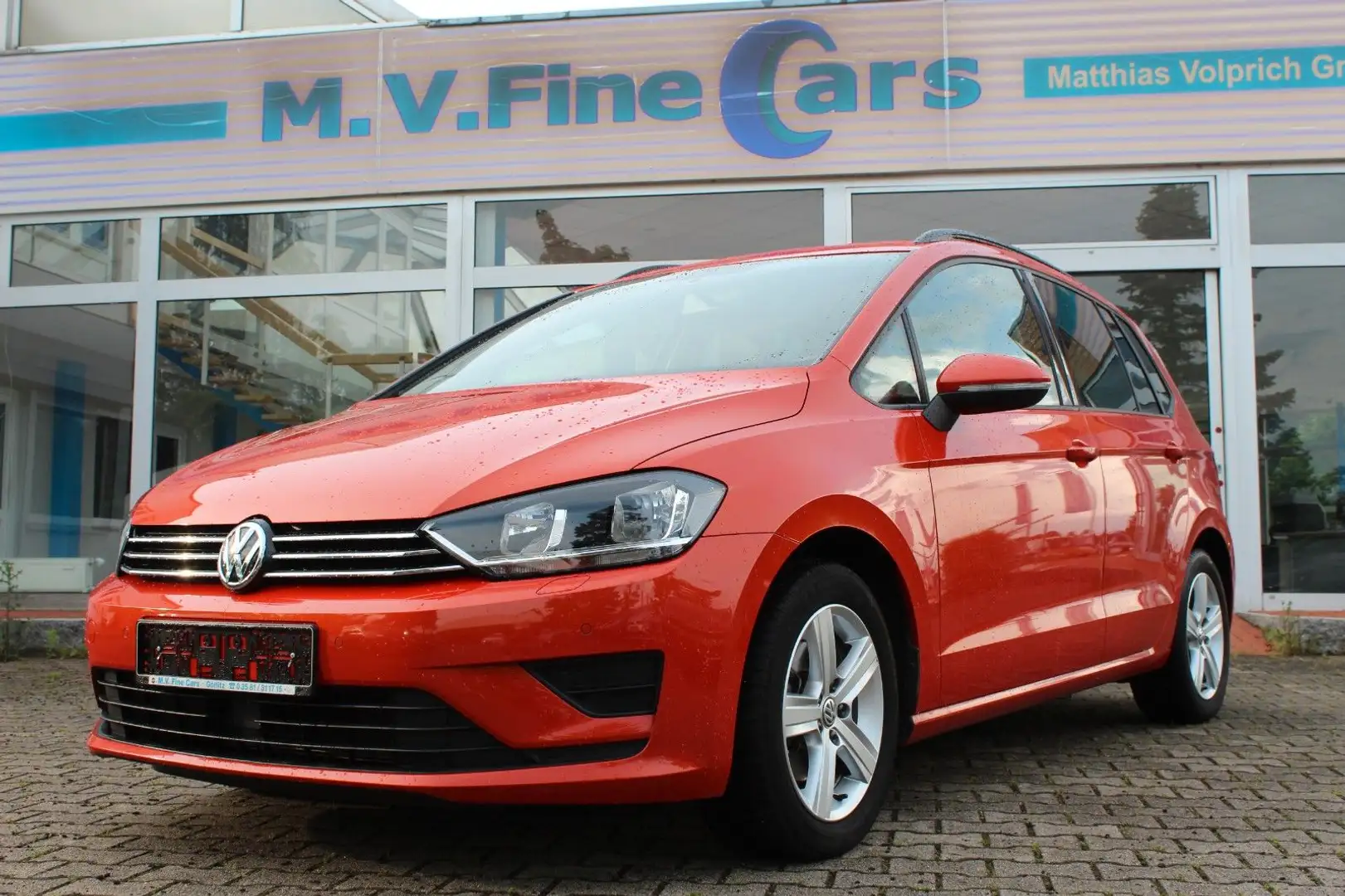 Volkswagen Golf Sportsvan Orange - 1