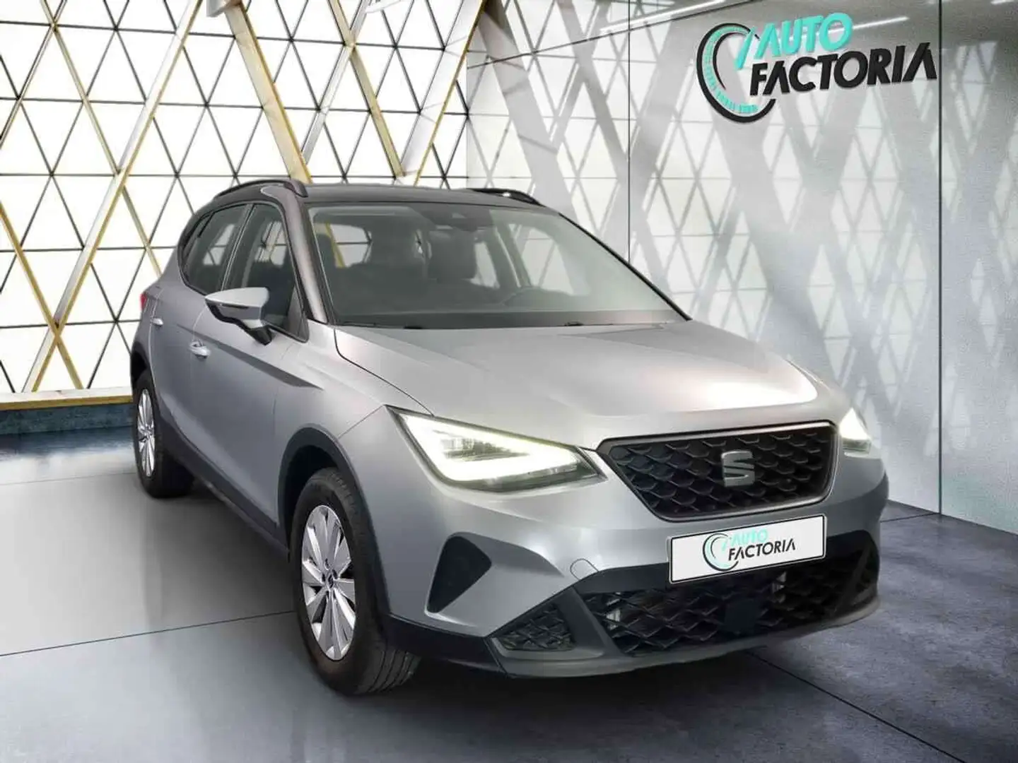 SEAT Arona -31% 1.0 TSI 110cv +GPS+RADAR+FULL LED+Options Argent - 2