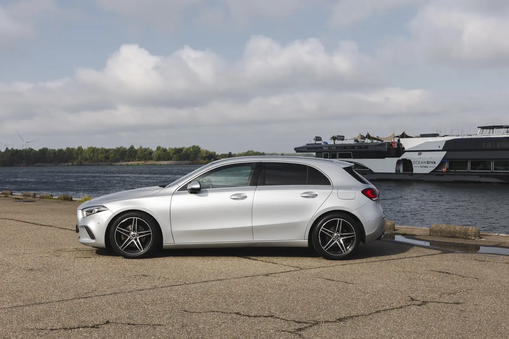 Mercedes-Benz A 200 Launch Edition Pro Grau - 2