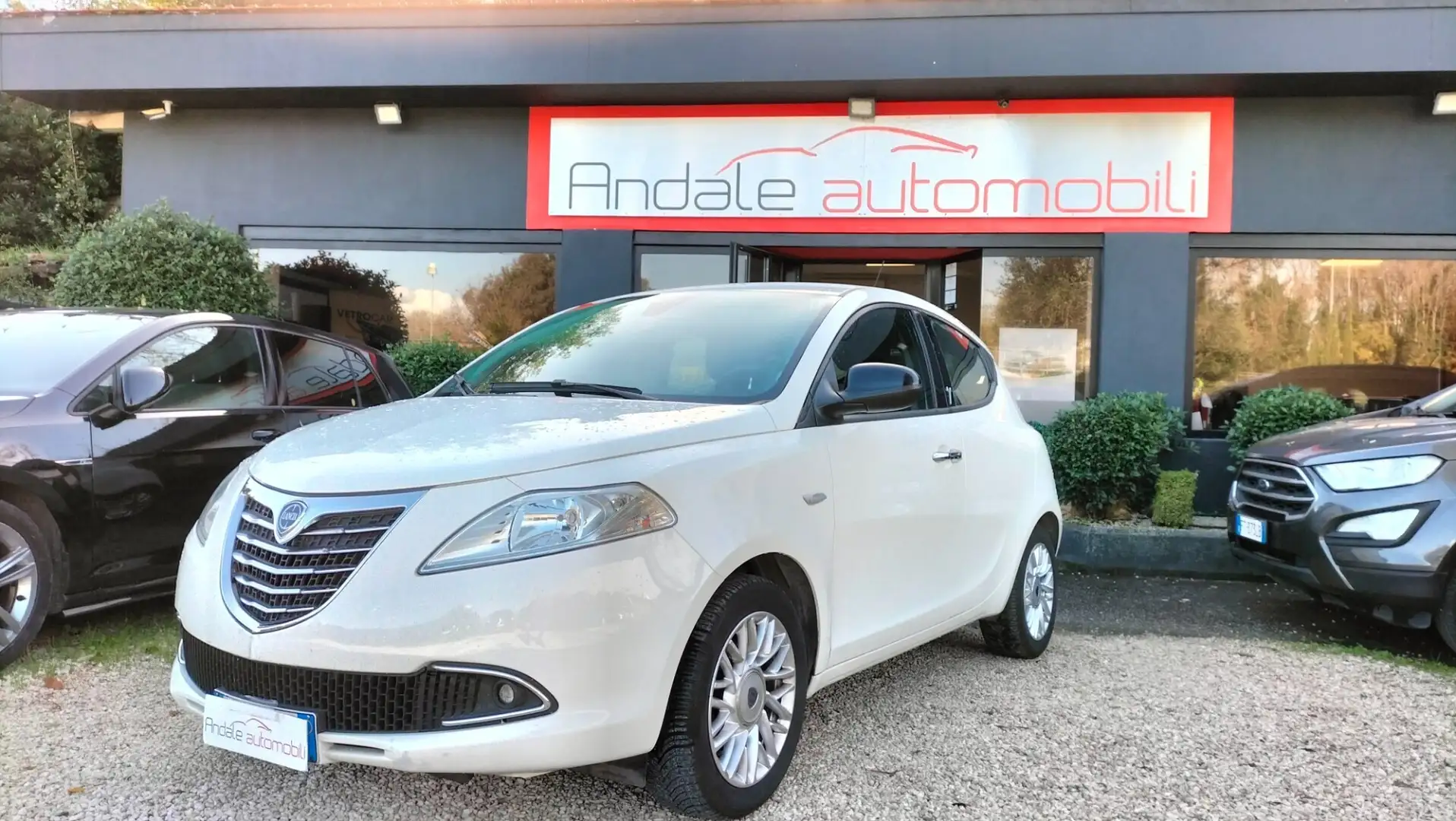 Lancia Ypsilon Ypsilon 1.2 69 CV 5 porte Gold Blanc - 1