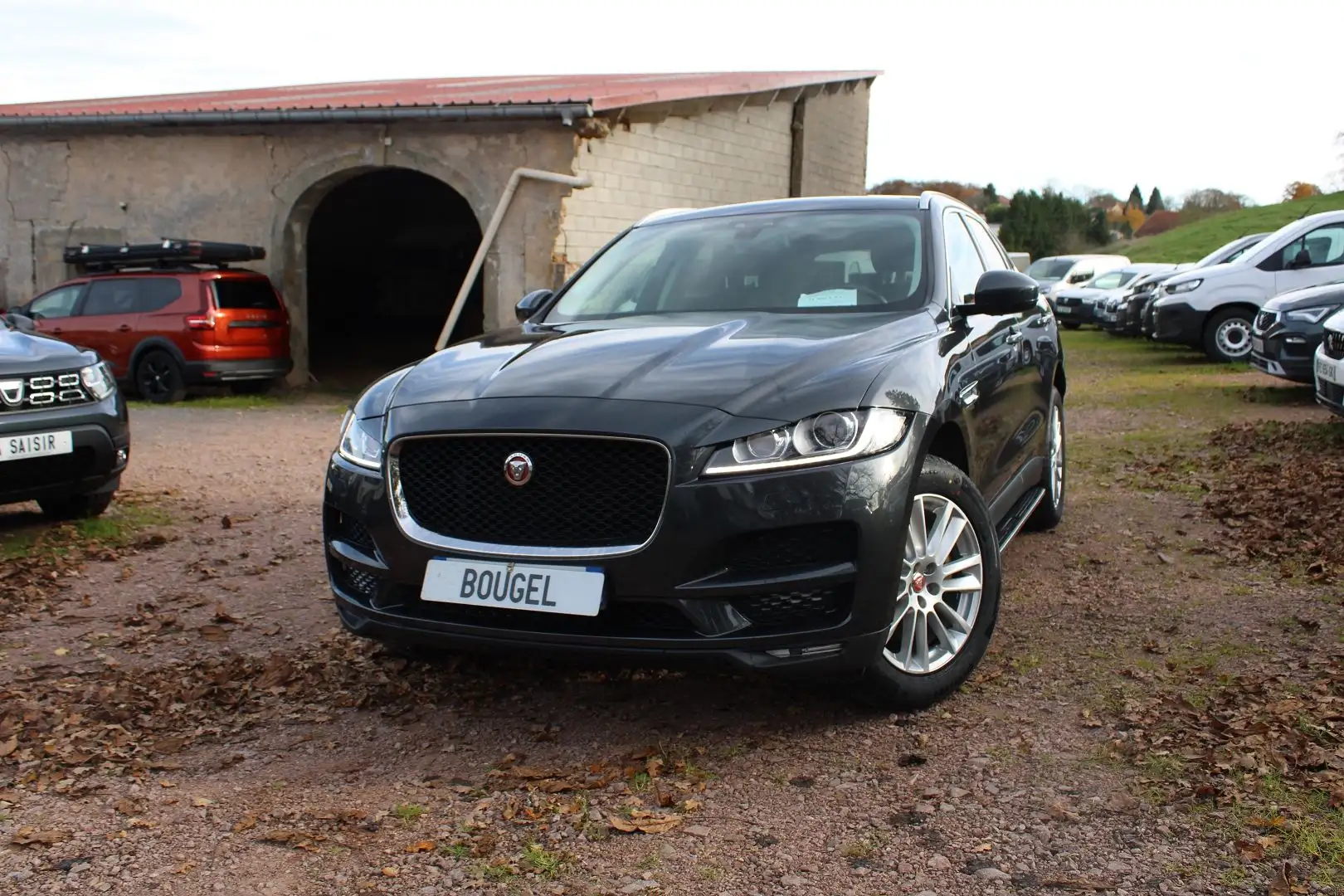 Jaguar F-Pace 2LD 180 CV PORTFOLIO \4X4\ GPS 3D CAMÉRA TOIT PANO JA 19 USB ATTELAGE BOITE AUTO Gris - 1