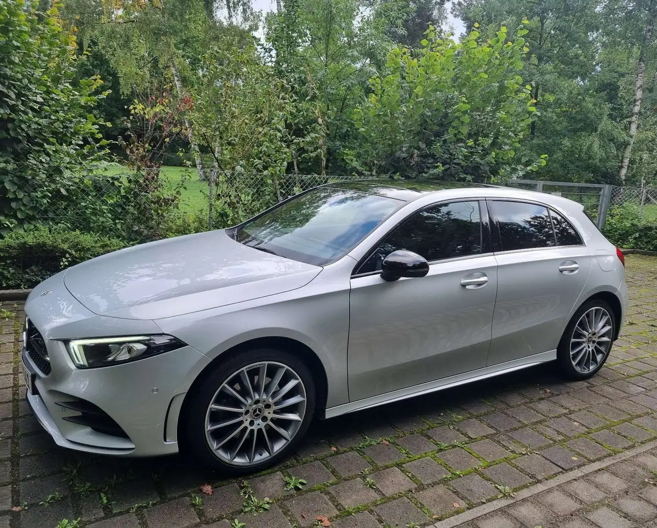 Mercedes-Benz A 250 e 8G-DCT AMG Line - 1