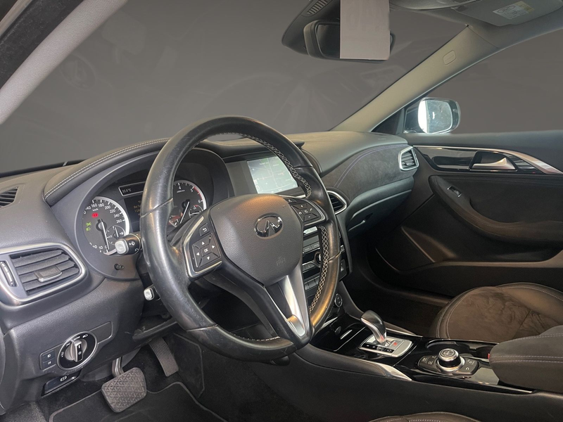 Infiniti Q30 1.5 d Sitzheizung Navi PDC Kamera Klima — photo 9