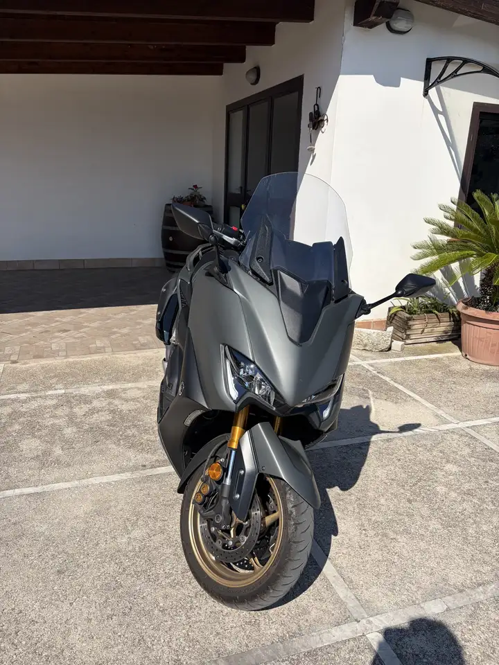 Yamaha Tmax 560