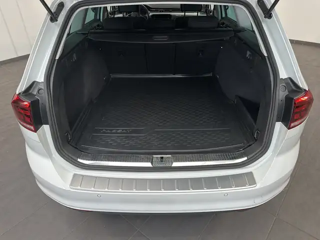 Volkswagen Passat view 6