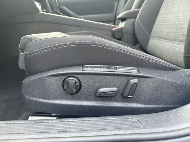 Volkswagen Passat view 9