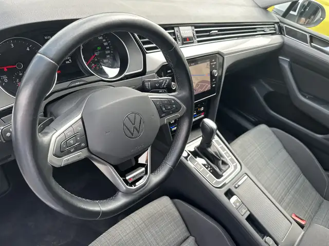 Volkswagen Passat view 7