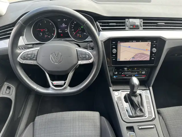 Volkswagen Passat view 13