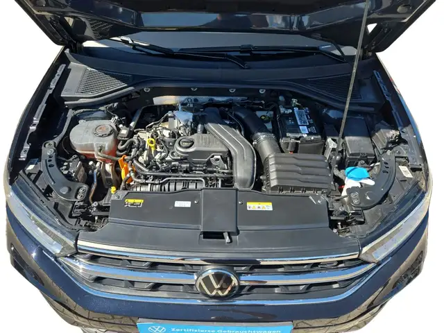 Volkswagen T-Roc view 12