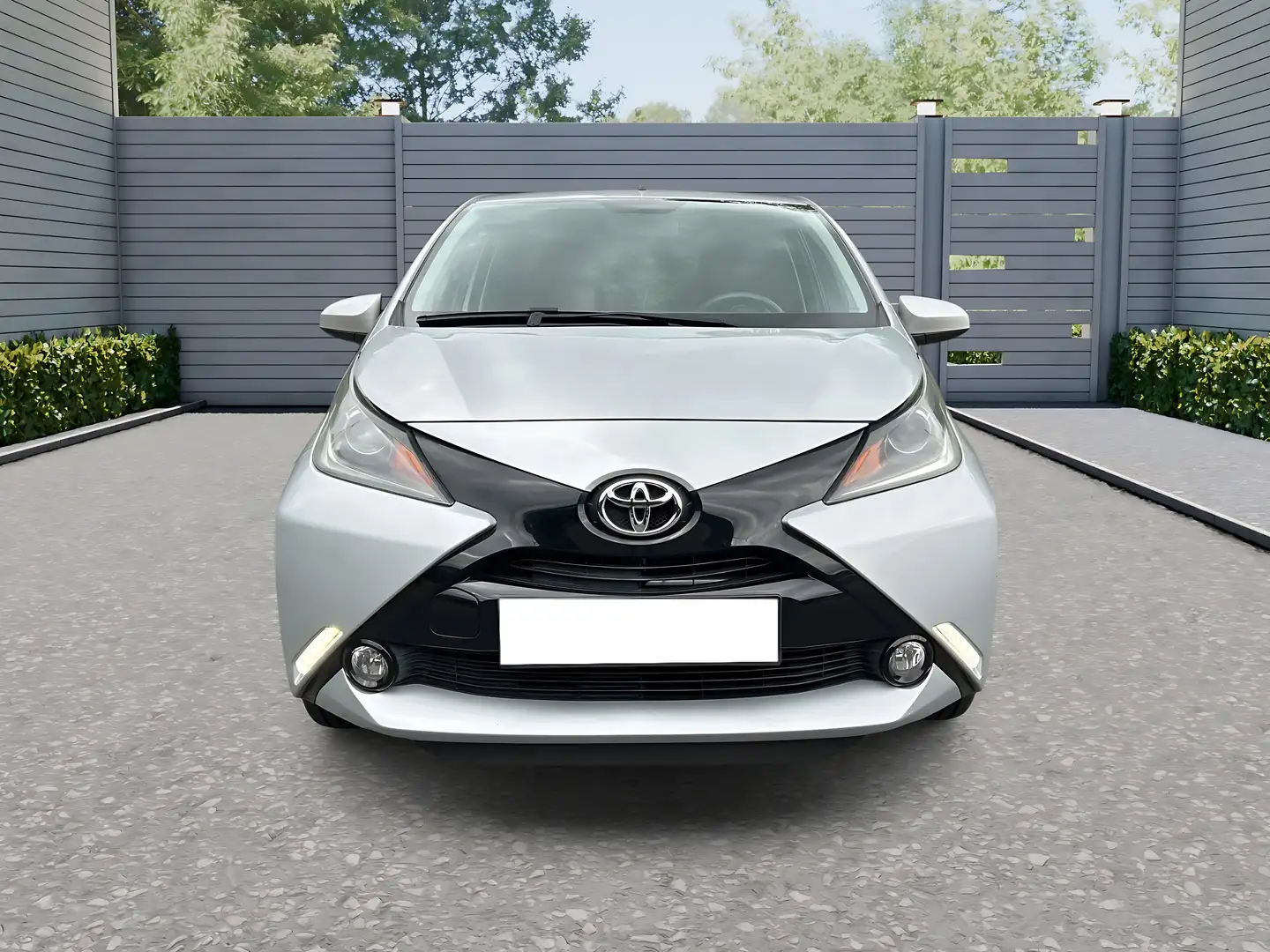 Toyota Aygo Aygo 5-Türer x-play touch - Rentner - TÜV 09.2027 Silber - 2