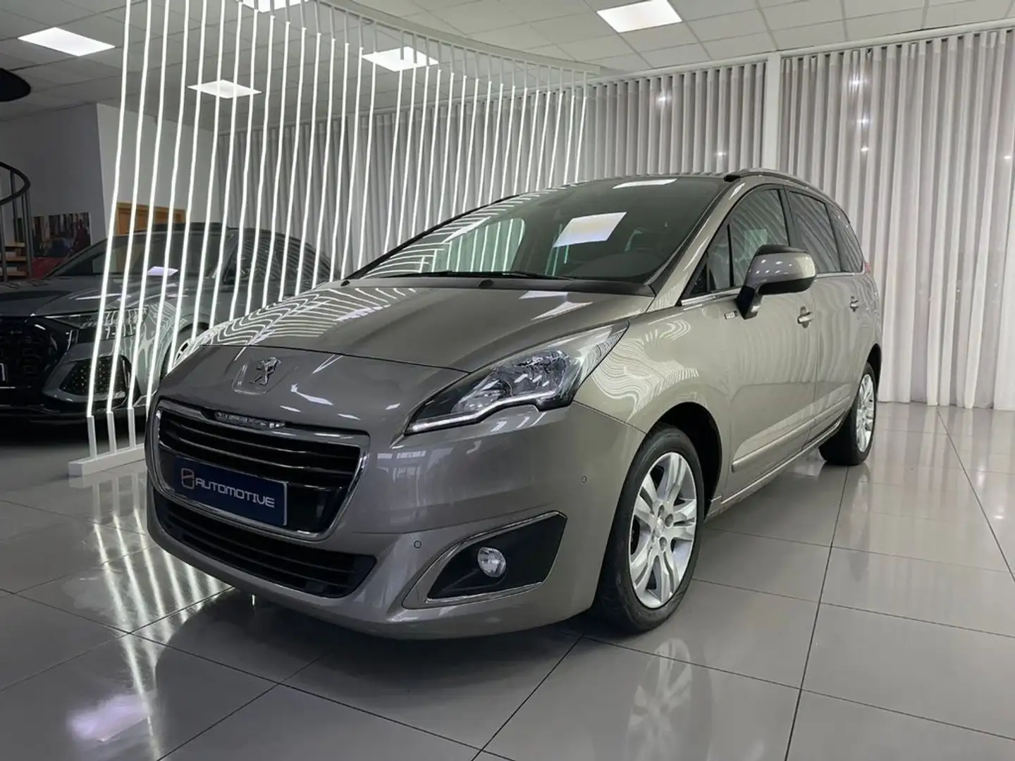 Peugeot 5008 1.6 BlueHDi Style 7 pl. 120 Beige - 1